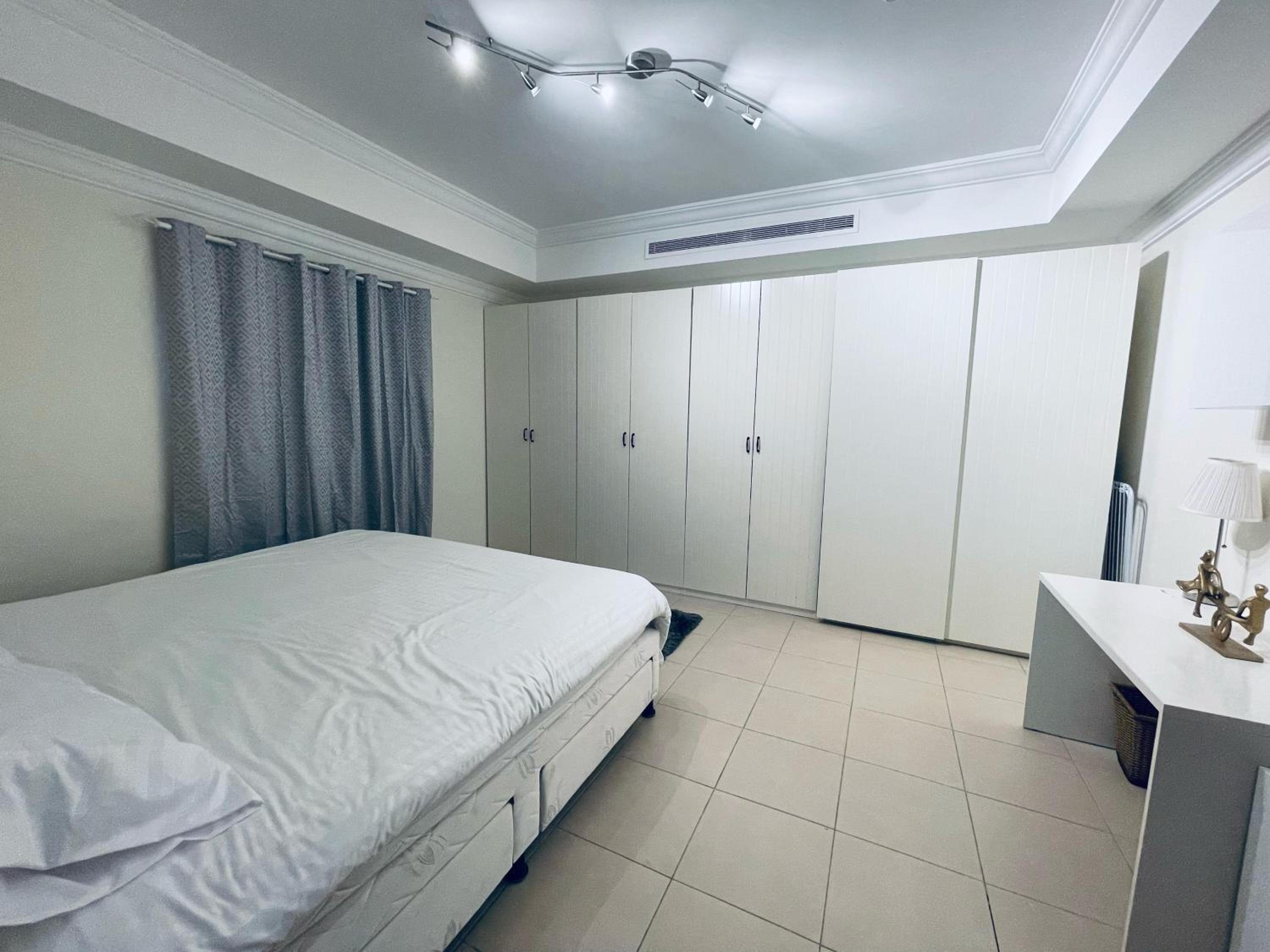 lovely one bedroom self entry view 3