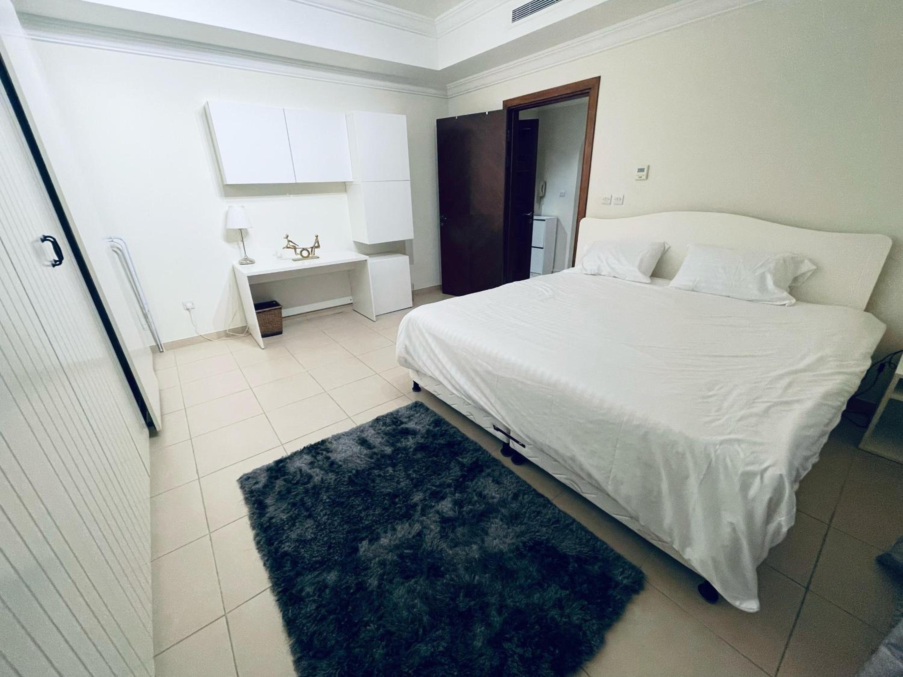 lovely one bedroom self entry view 4