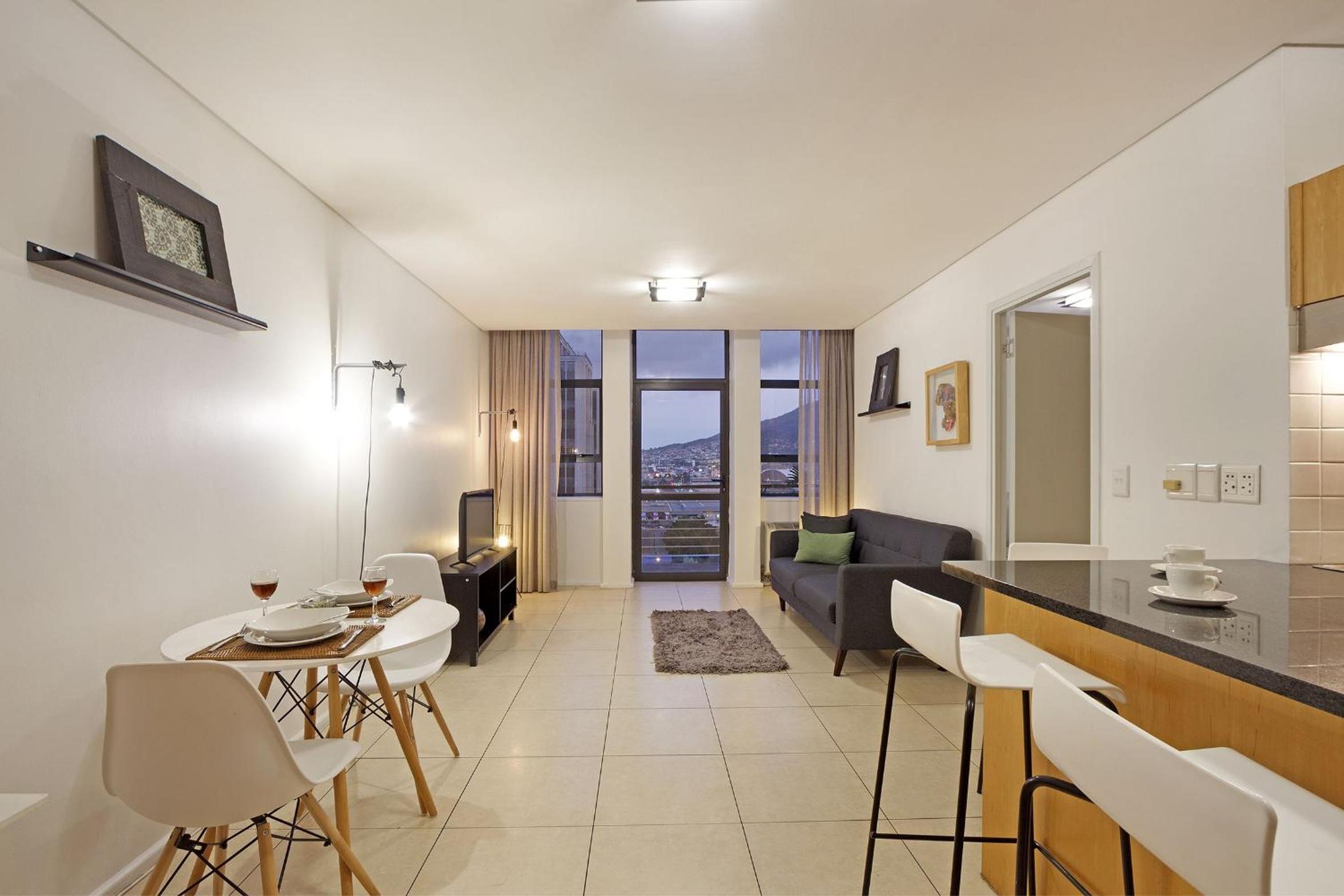 Fountain Suite 906 by HostAgents view 2