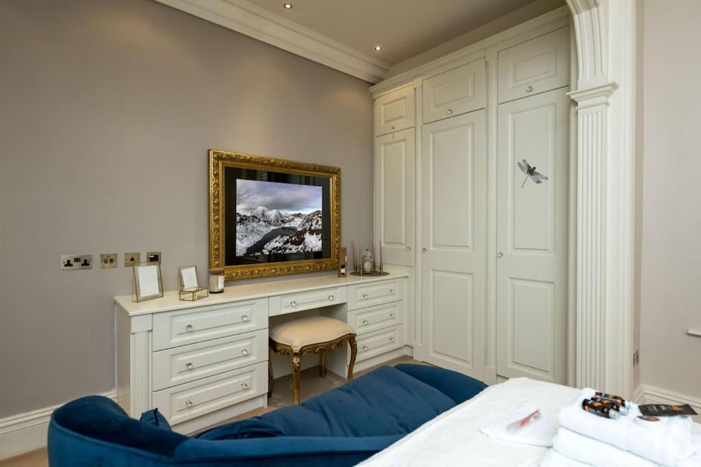 6* Royal Garden Suite Private Island Lake District view 2