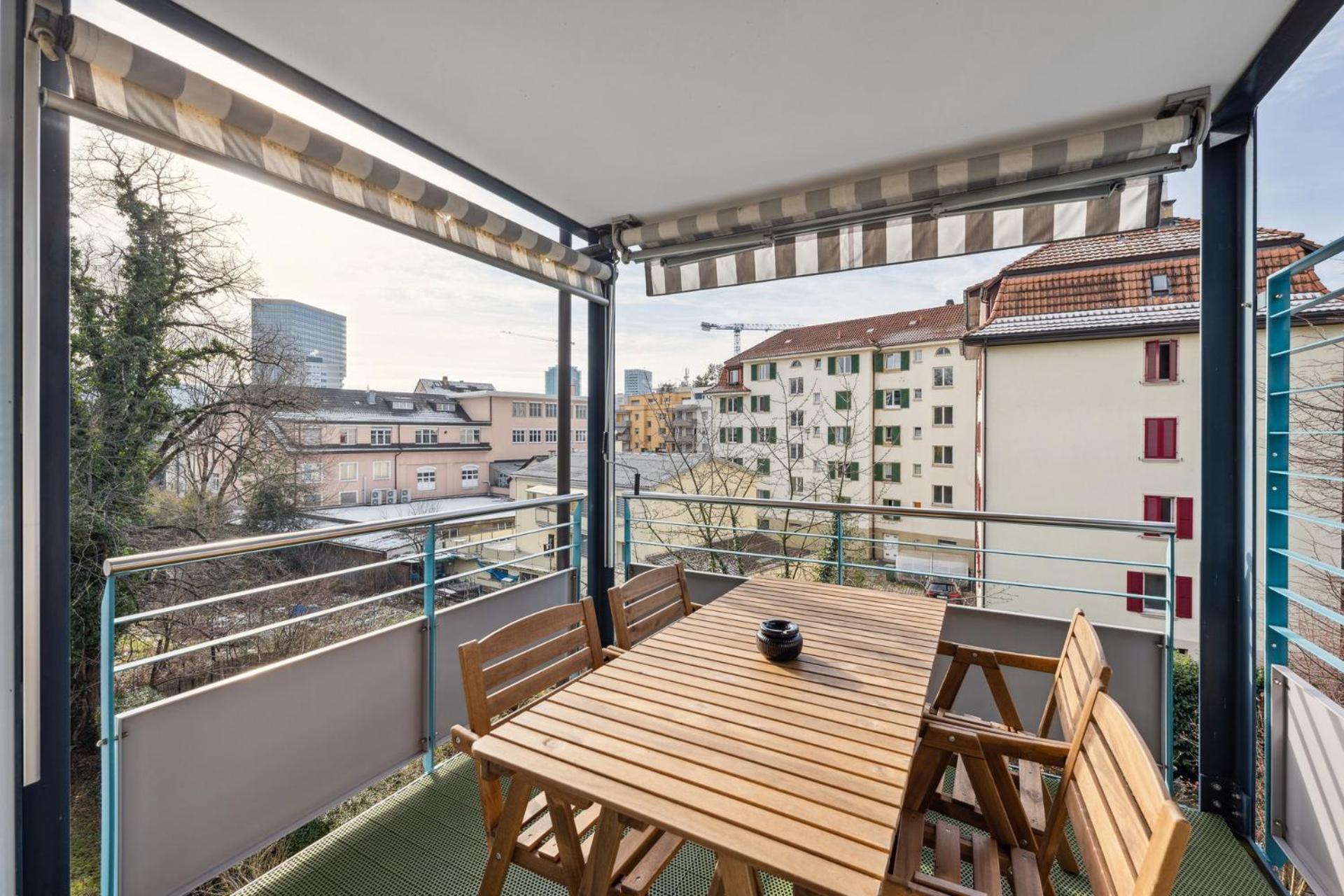 Comfortable stay in Oerlikon 20 minutes away from Zurich Airport