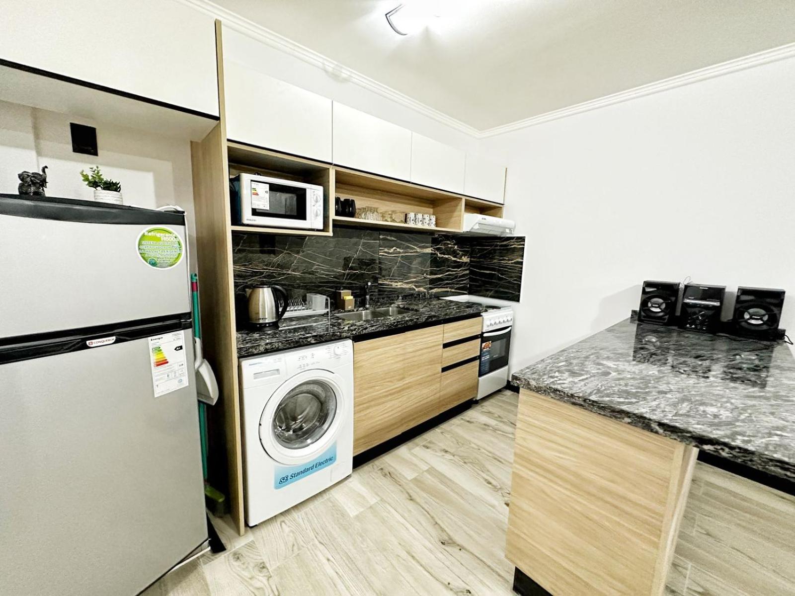 Constantino 6 Apartments