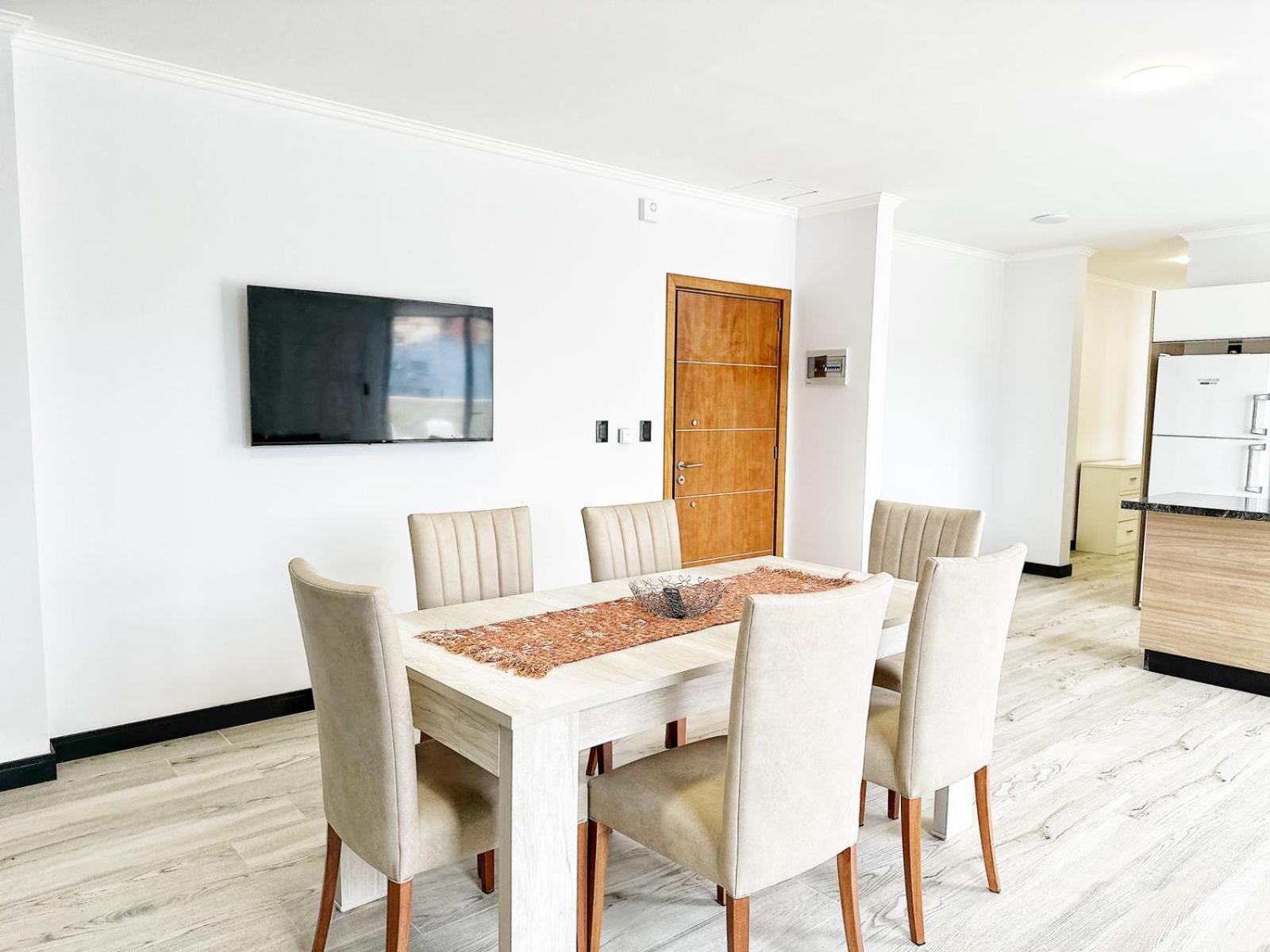 Constantino 6 Apartments
