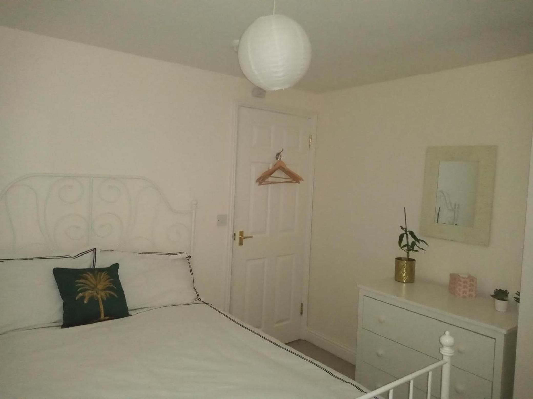 The Eaves, Glastonbury High Street 2 bed 2 bathroom apartment view 4