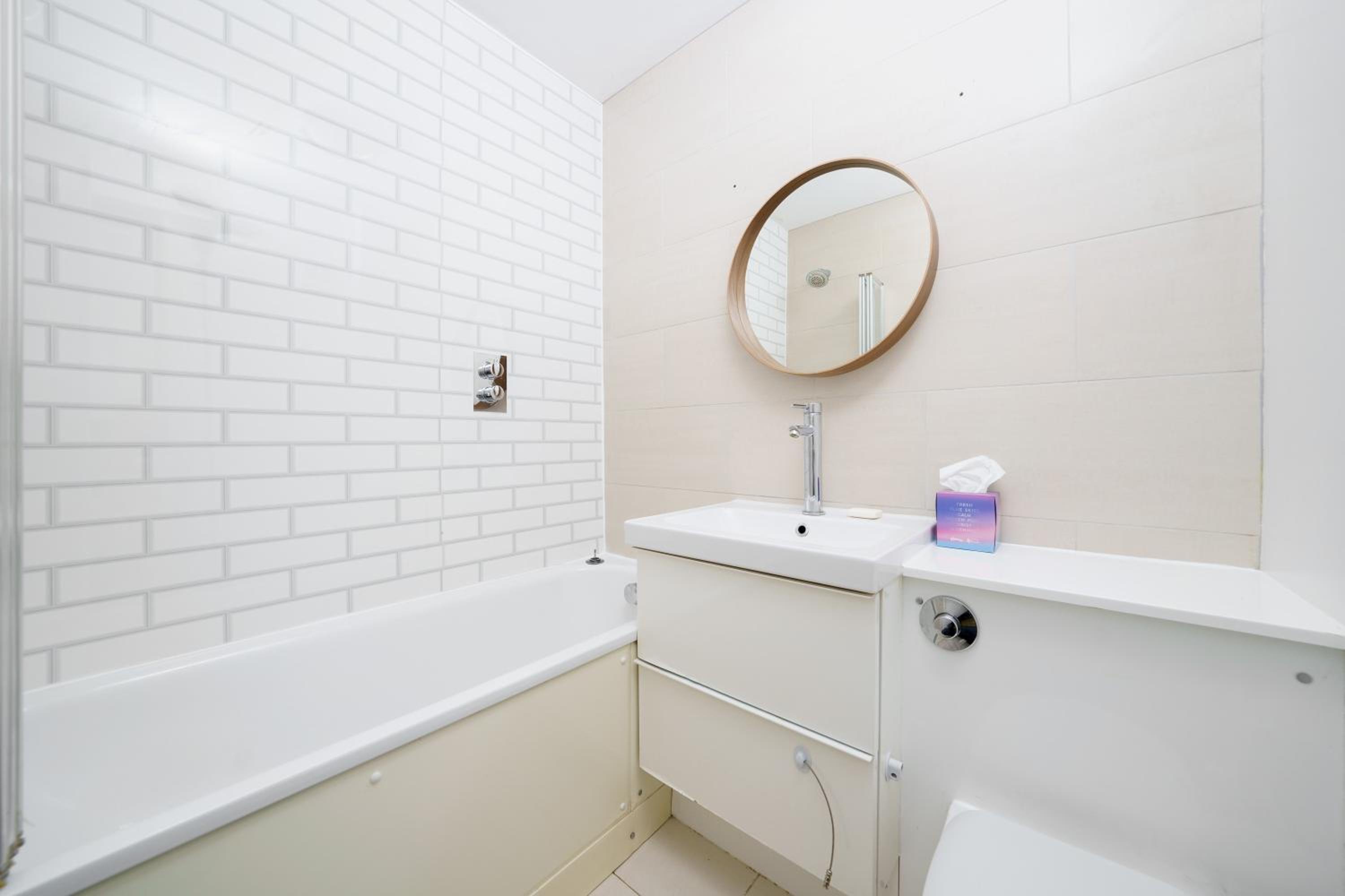 Lovely Apartment in Victoria Park Village
