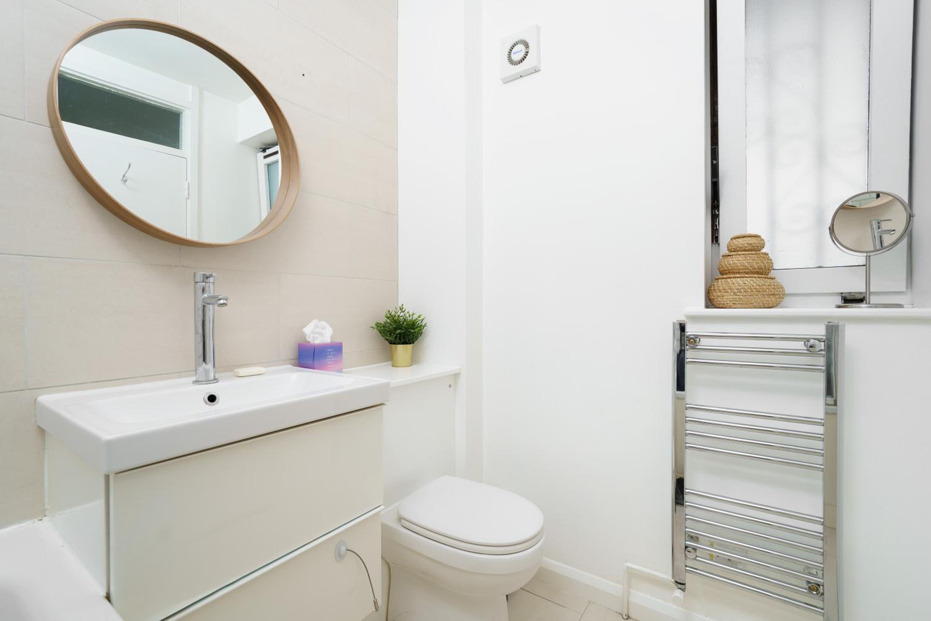 Lovely Apartment in Victoria Park Village