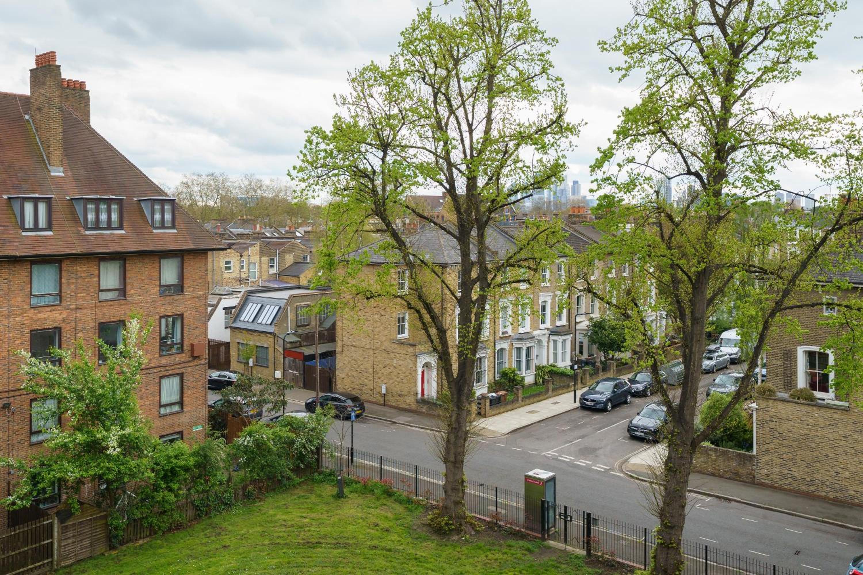 Lovely Apartment in Victoria Park Village