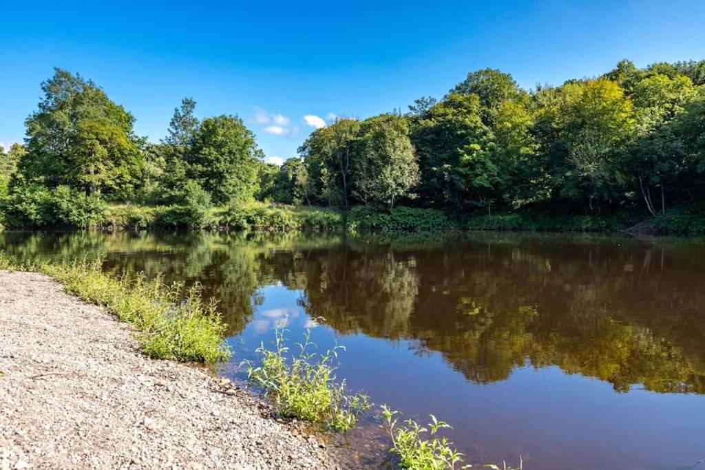 6* Lux 3 bed Cottage Private Island lake district view 4