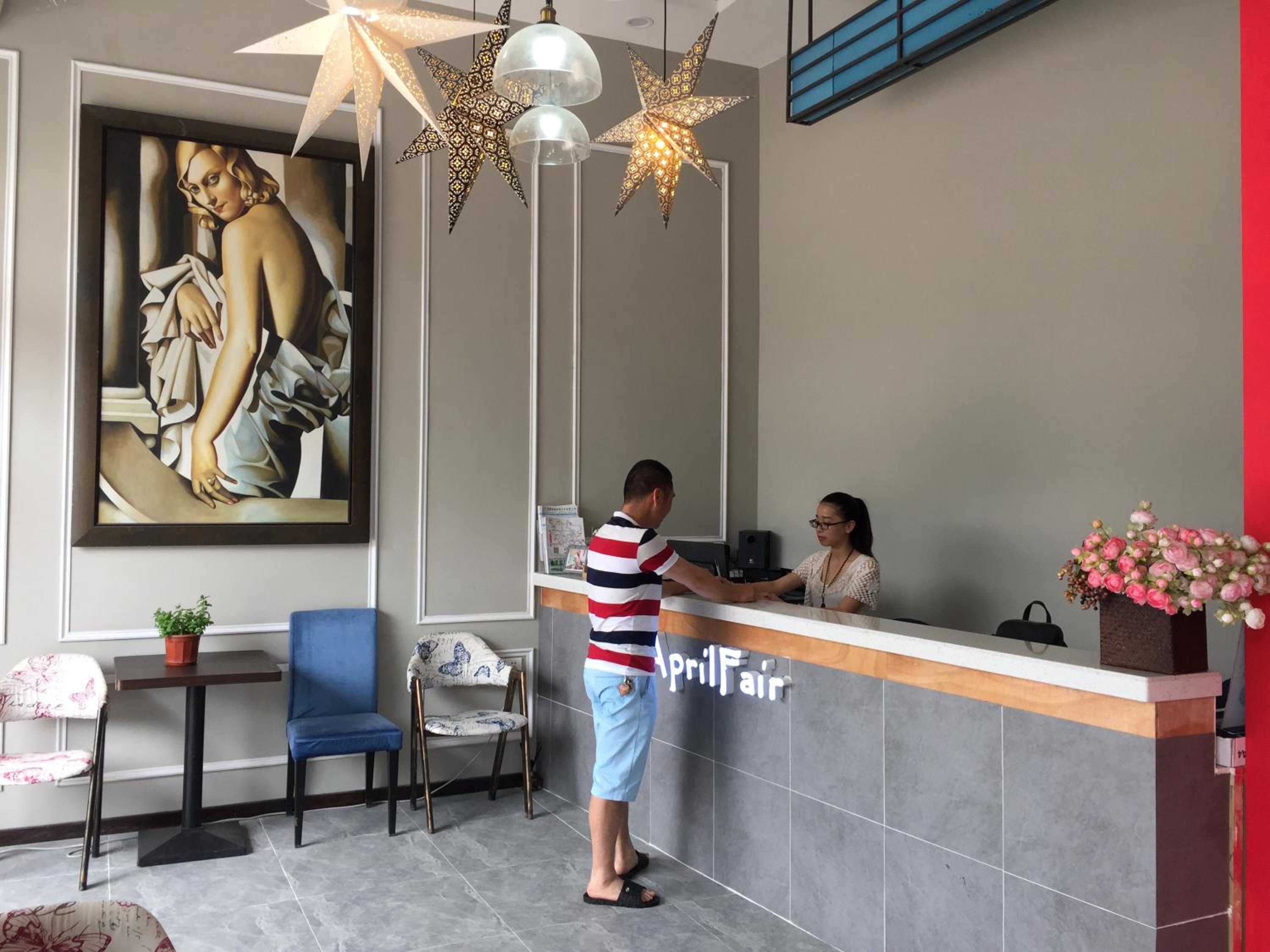April Fair Duplex Apartment Guangzhou South Railway Station Ao Yuan Yue Shi Dai Branch