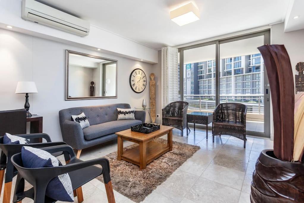 Waterfront Canal Luxury Apartment view 2