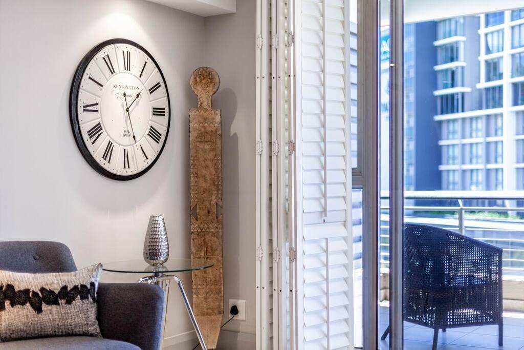 Waterfront Canal Luxury Apartment view 4