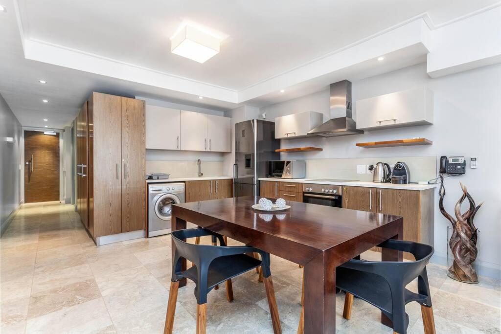 Waterfront Canal Luxury Apartment view 5