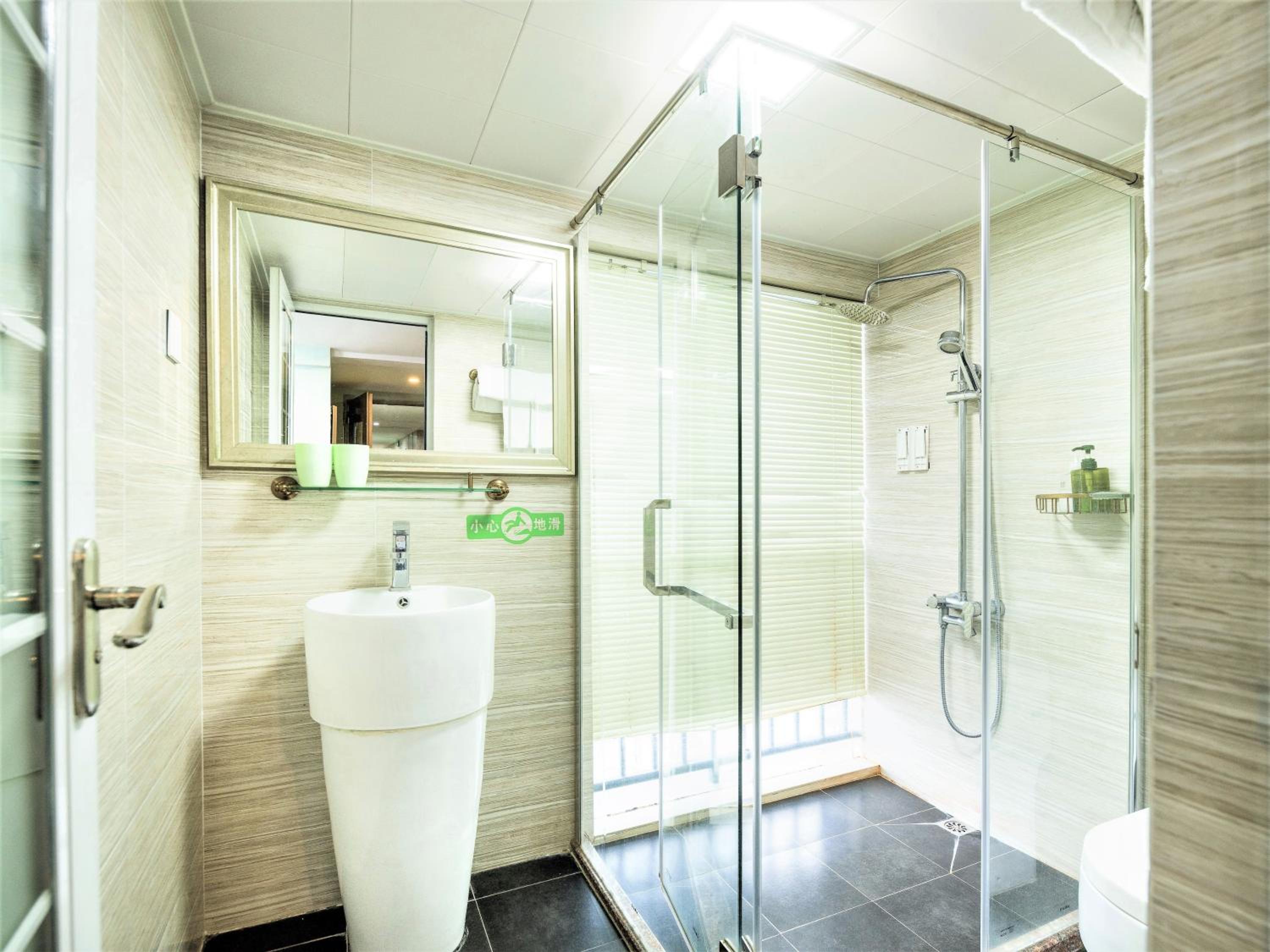 April Fair Duplex Apartment Guangzhou South Railway Station Ao Yuan Yue Shi Dai Branch