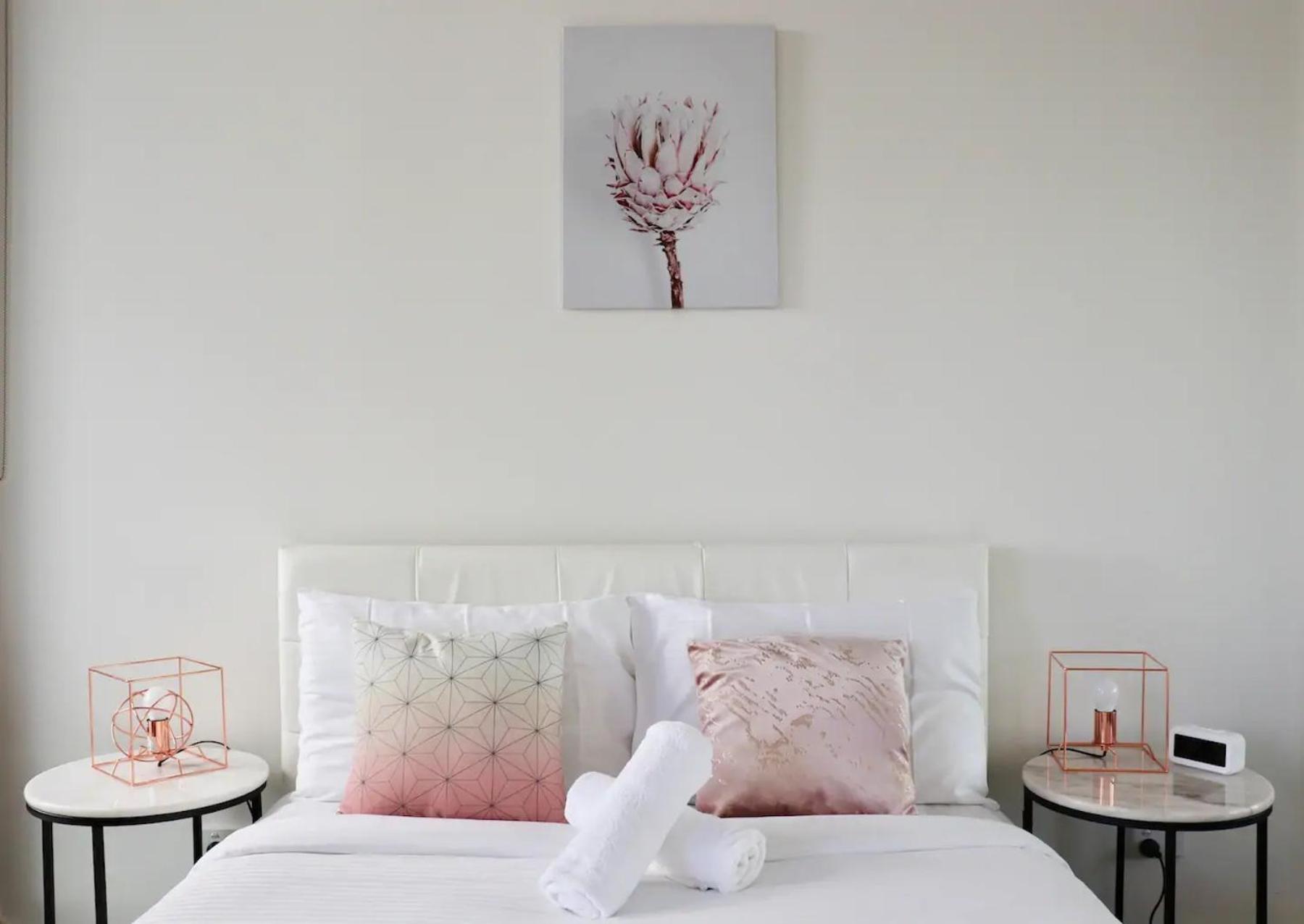 1 BRM 1 BATH, South Melbourne, Spacious, Balcony