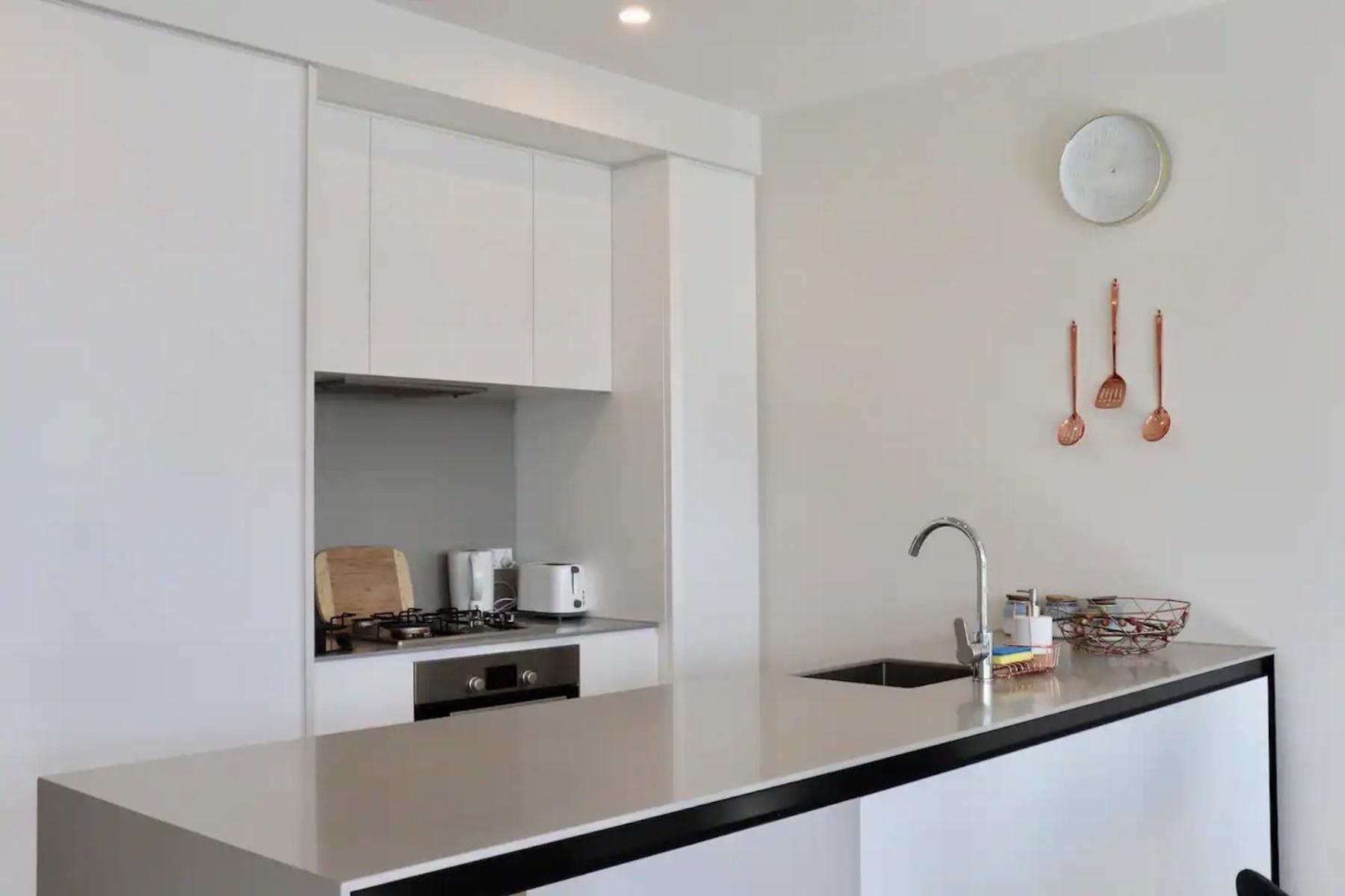 1 BRM 1 BATH, South Melbourne, Spacious, Balcony