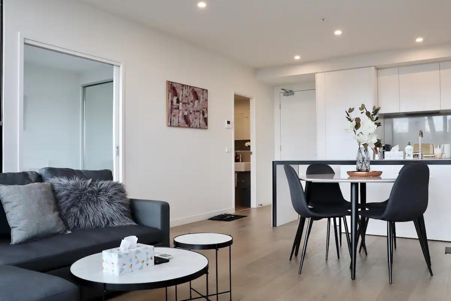 1 BRM 1 BATH, South Melbourne, Spacious, Balcony