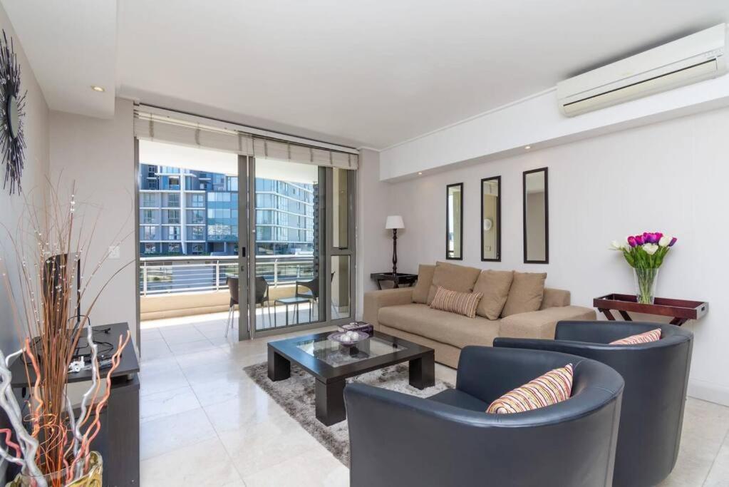 Waterfront Canal - Fully Equipped One Bedroom Apartment view 2