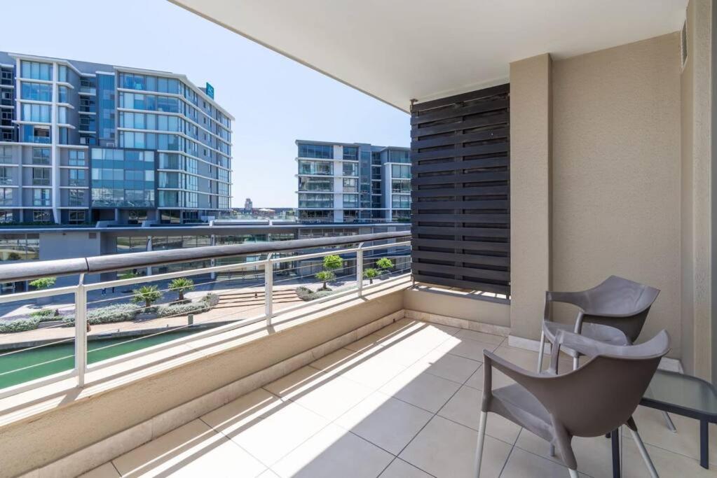 Waterfront Canal - Fully Equipped One Bedroom Apartment view 3