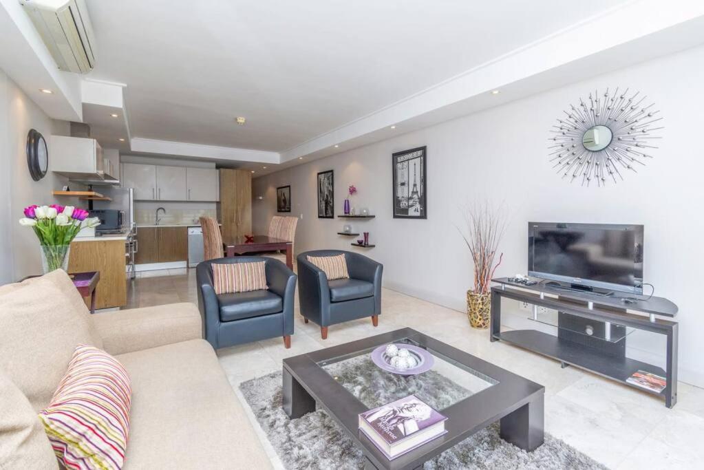 Waterfront Canal - Fully Equipped One Bedroom Apartment view 5