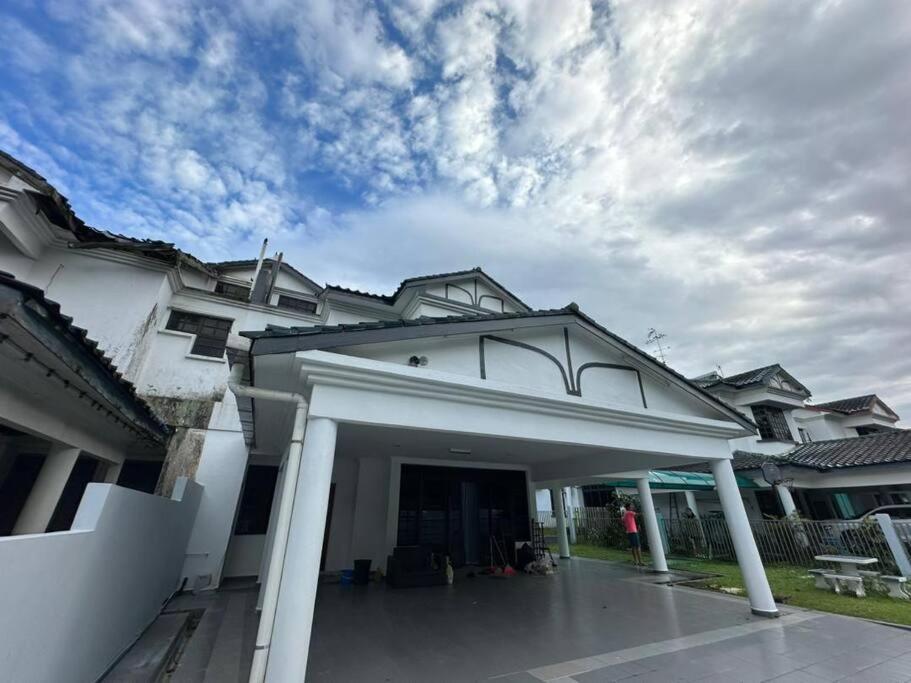 Home In Johor Bahru Near by Setia Tropika