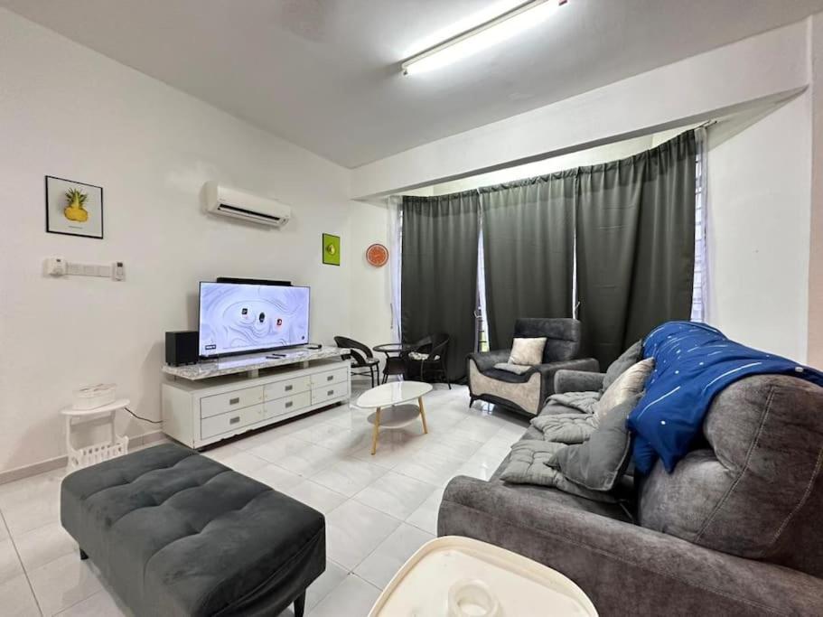 Home In Johor Bahru Near by Setia Tropika