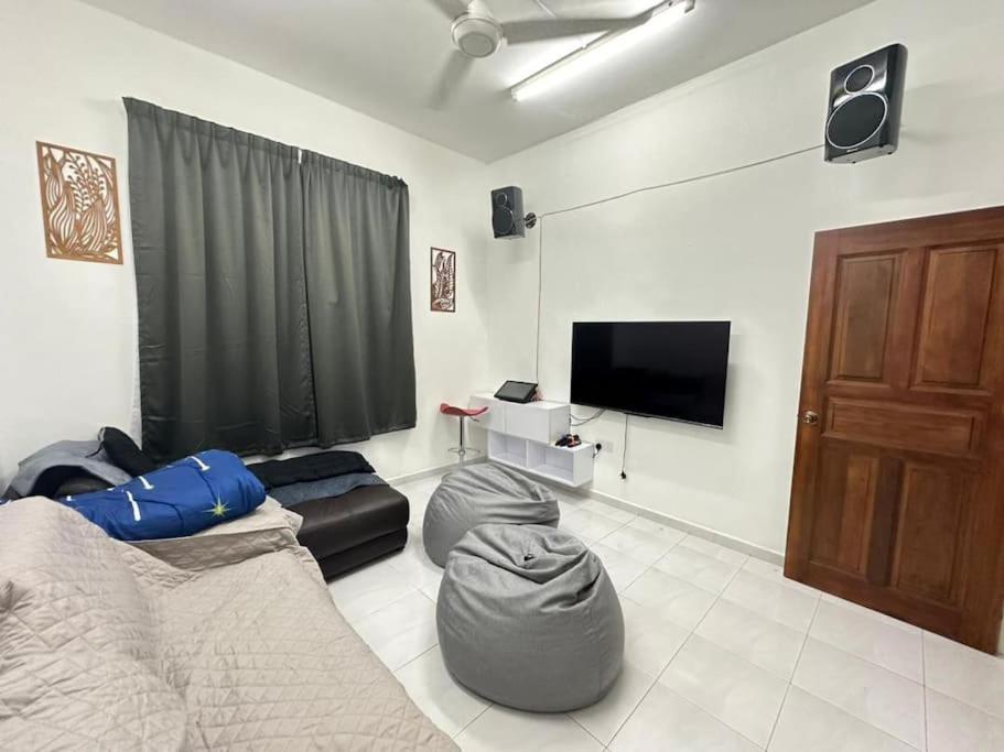 Home In Johor Bahru Near by Setia Tropika