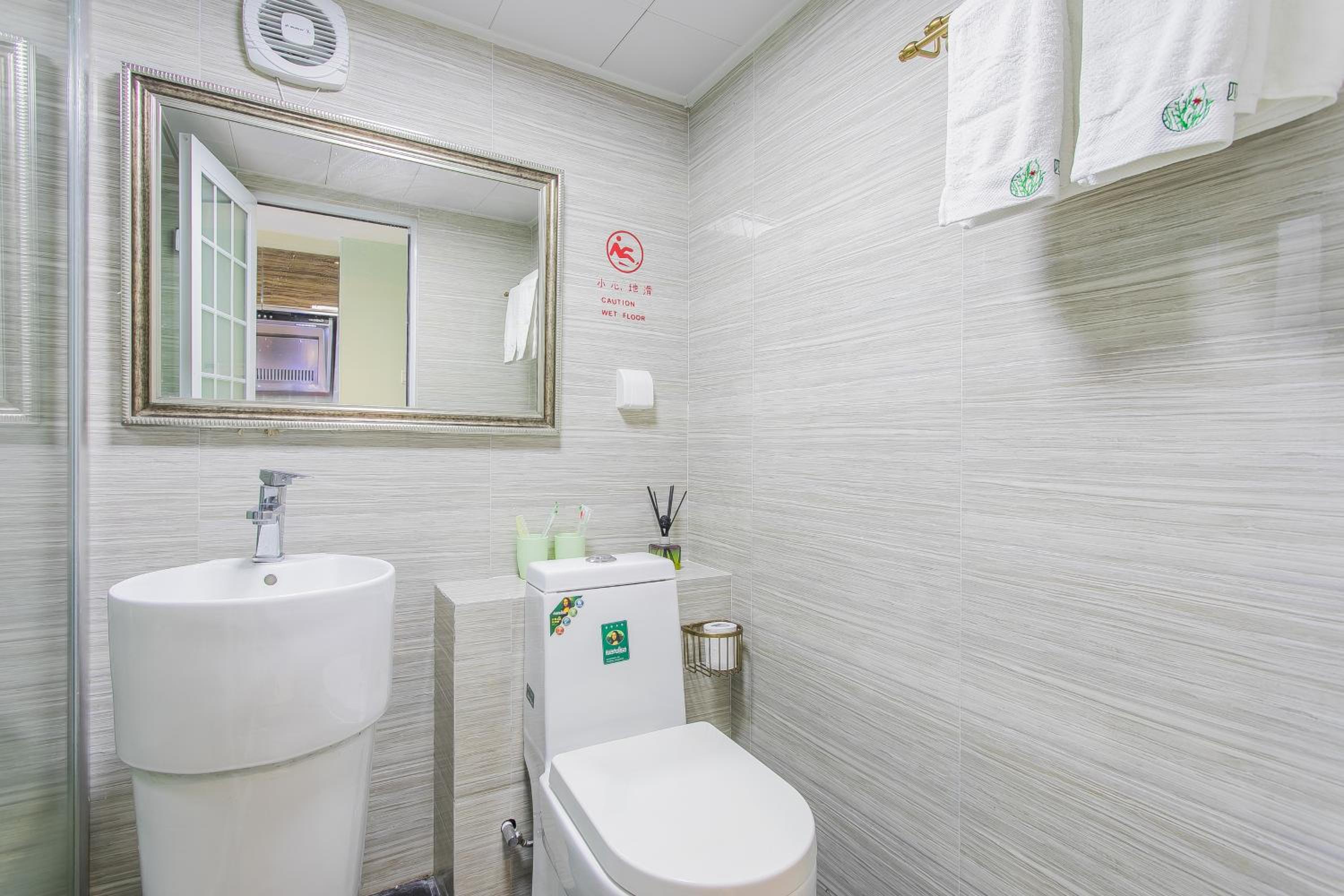 April Fair Duplex Apartment Guangzhou South Railway Station Ao Yuan Yue Shi Dai Branch