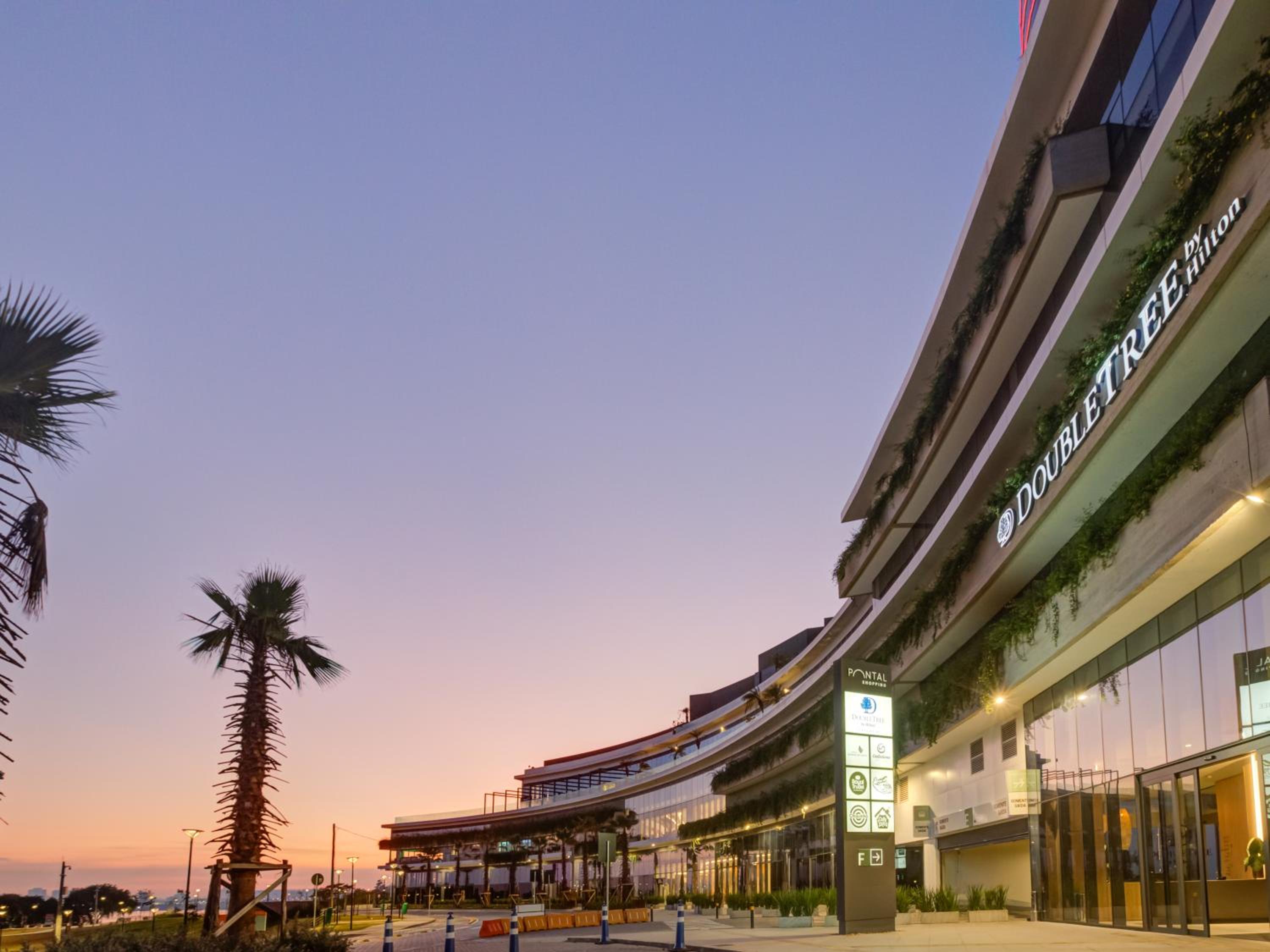 Hotel DoubleTree by Hilton Porto Alegre - Image 1