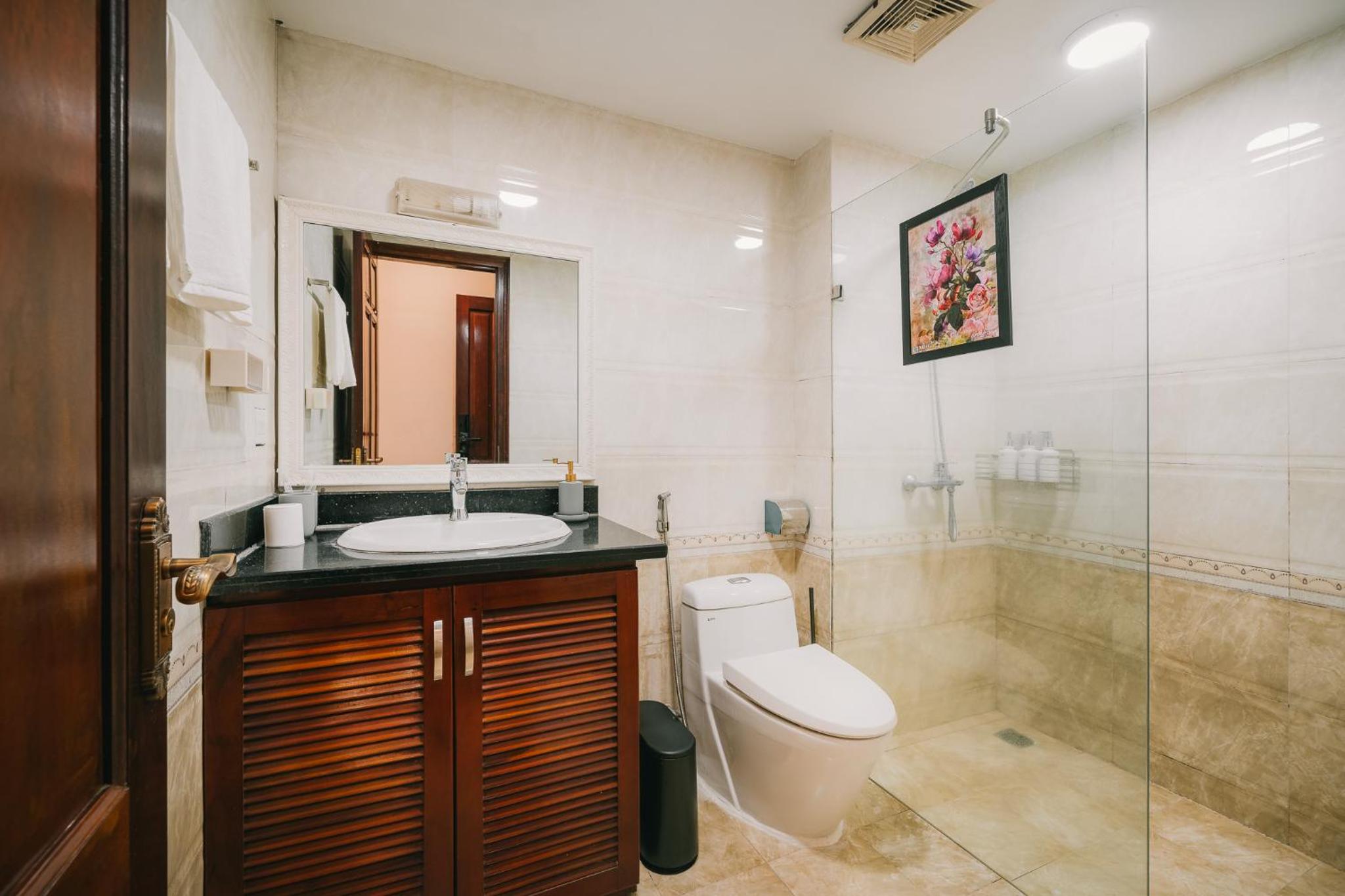 Ukiyo 3 bedrooms house 5' walk to Hanoi Flag Tower