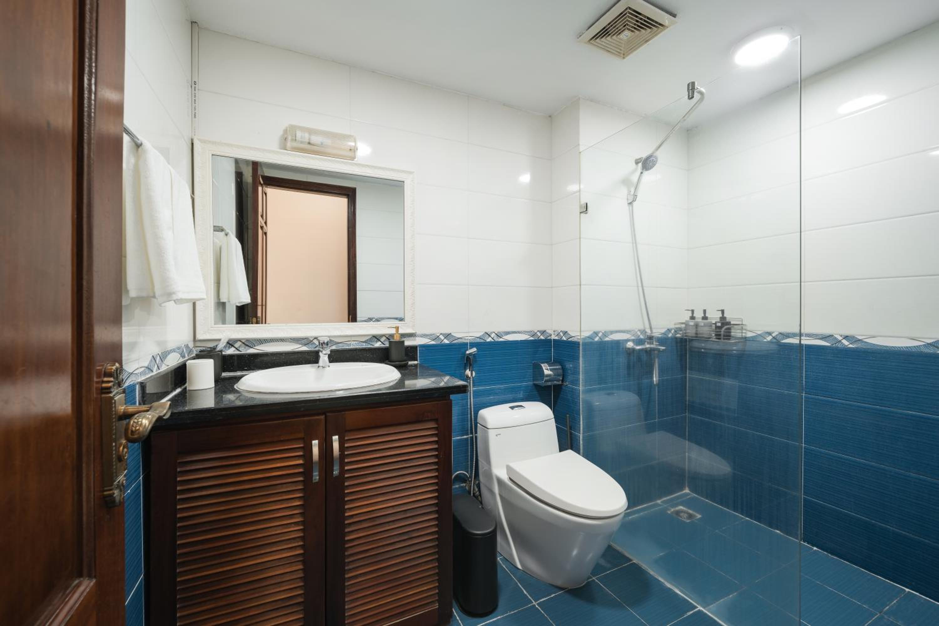 Ukiyo 3 bedrooms house 5' walk to Hanoi Flag Tower
