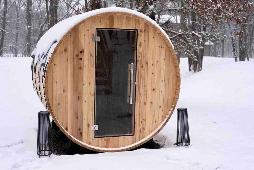 NEW! Welcome to the White Oak Chalet! Close to Skiing, 5 minute walk to the lake, with Hot Tub, Barrel Sauna, Theater, & Game Room view 3