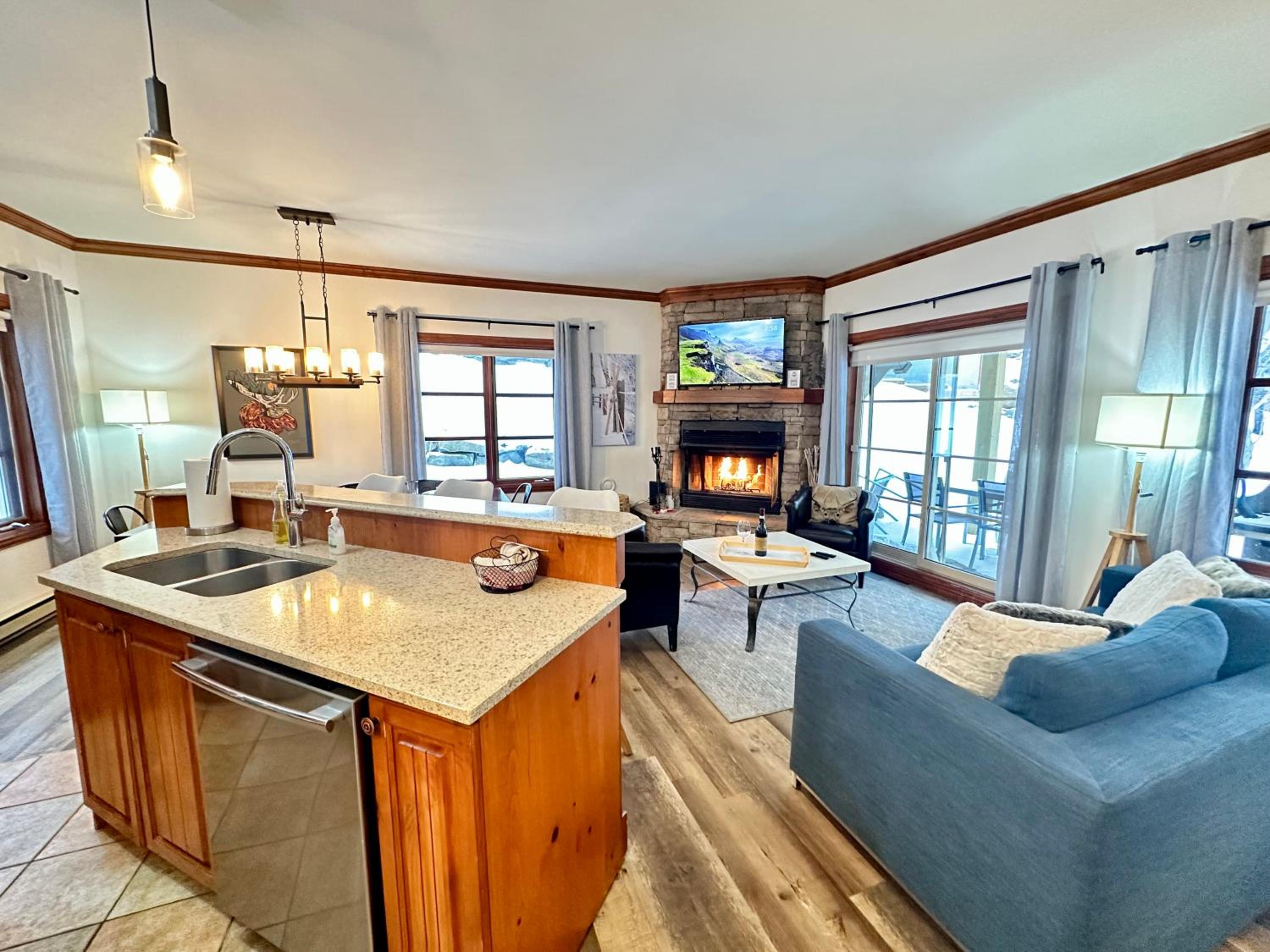 TRUE ski inout - large heated pool in summer!