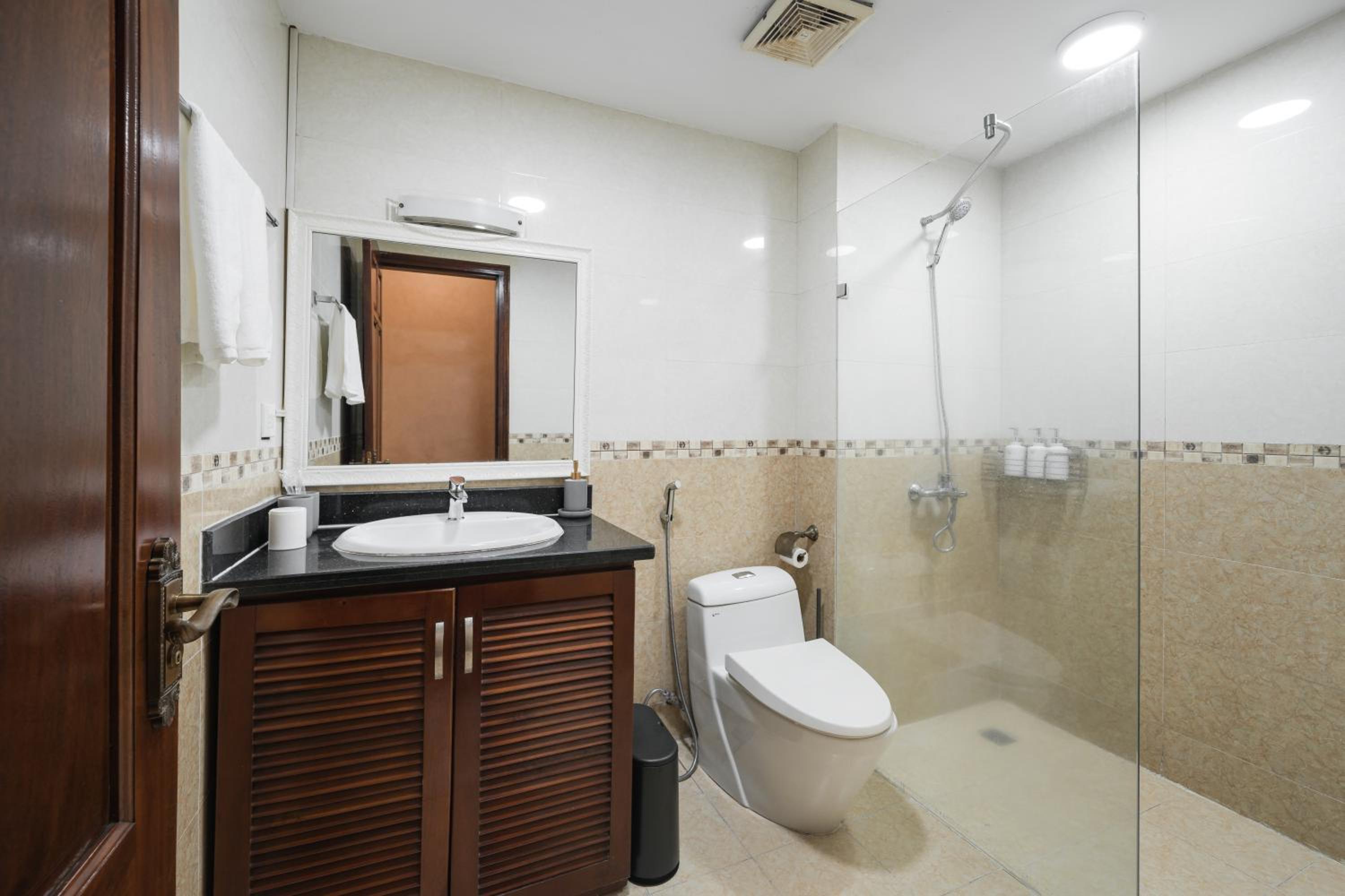 Ukiyo 3 bedrooms house 5' walk to Hanoi Flag Tower
