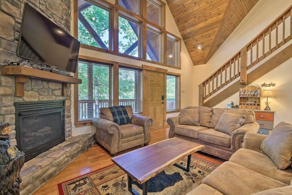 Branson Vacations - Cozy 'Rustic River Lodge' Near SDC with Pools! - Property Image 1