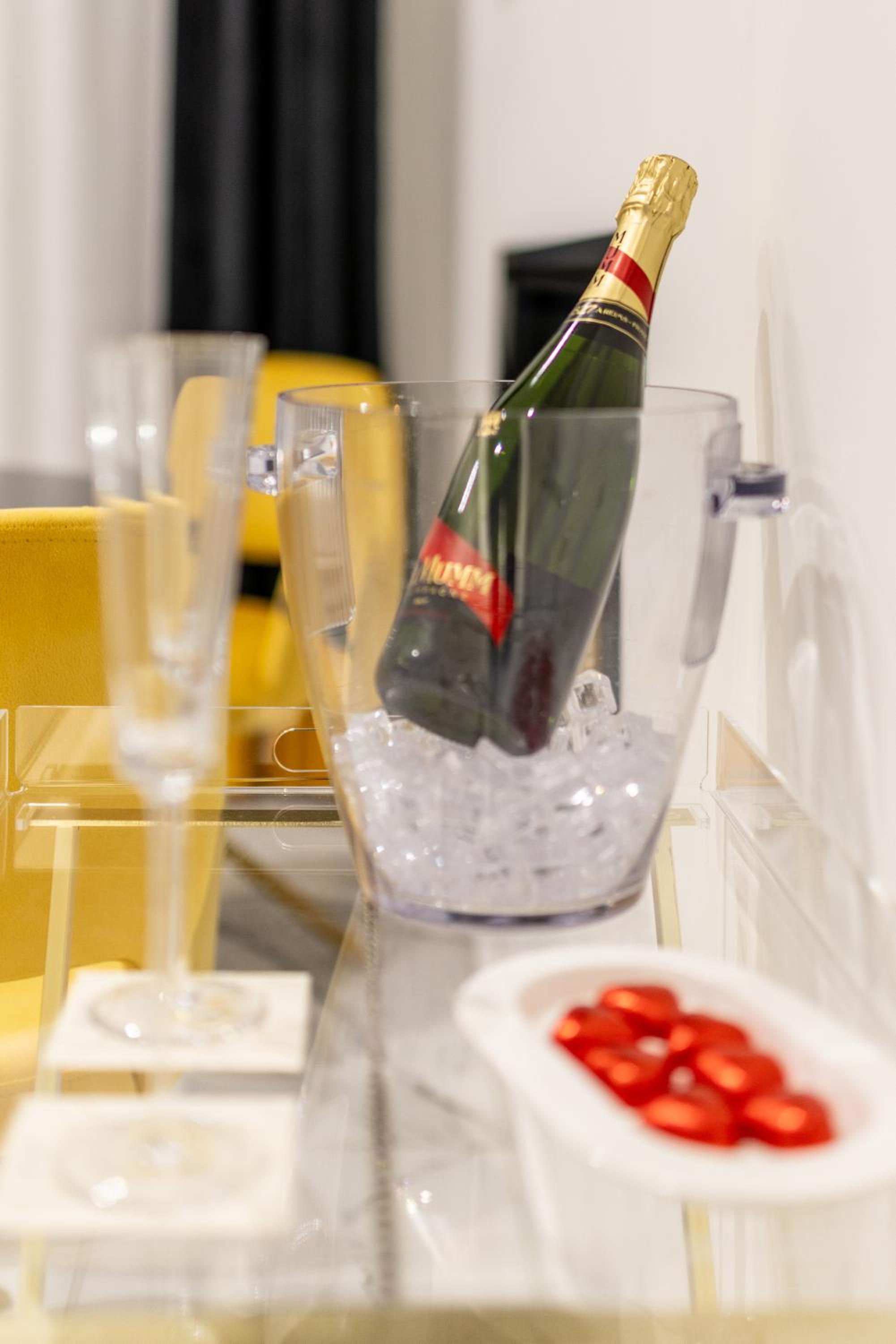 Kreart Boutique Suites & Deluxe Rooms