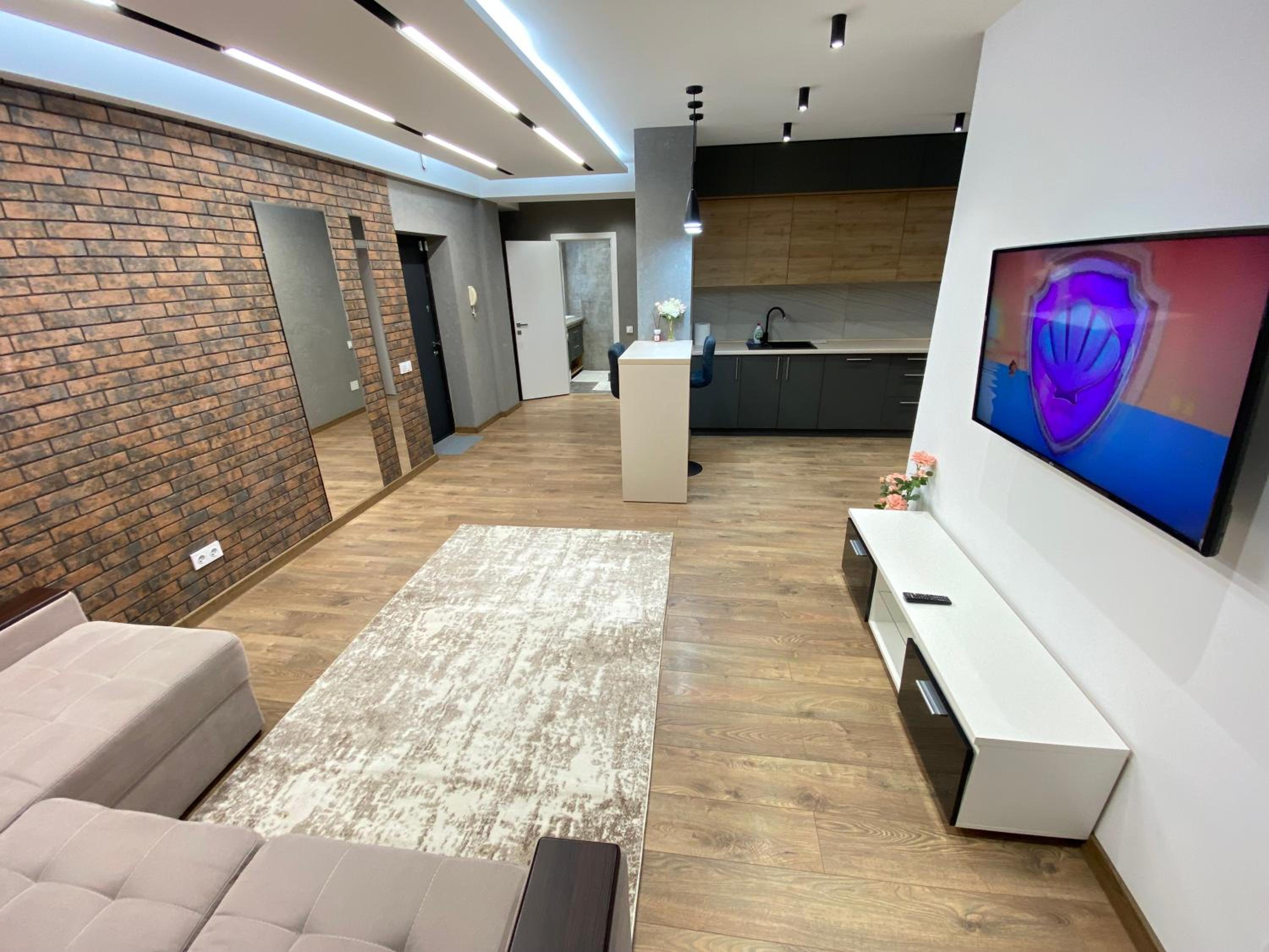 LARGE and MODERN APARTMENT in the CENTRE of CHISINAU