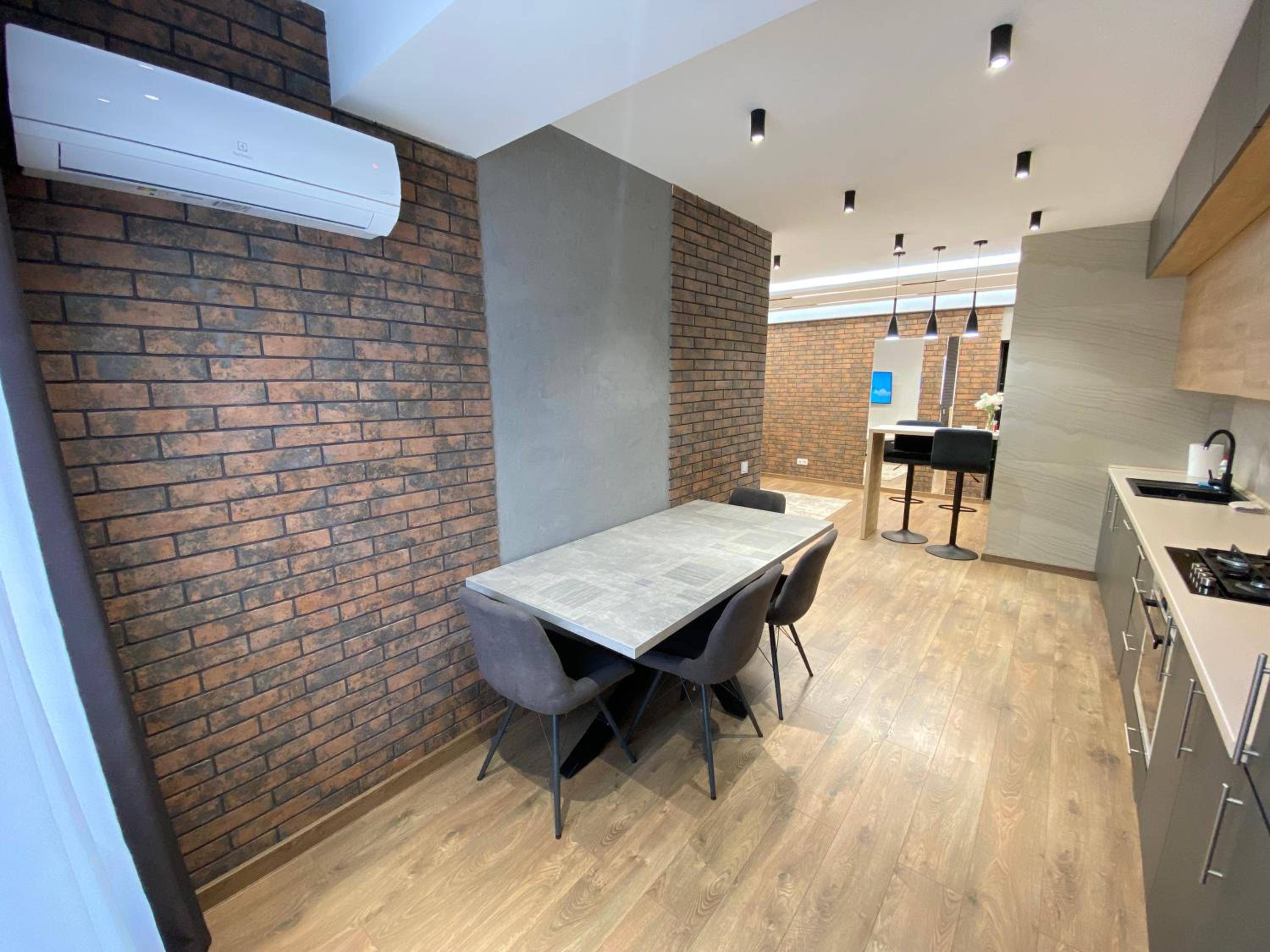 LARGE and MODERN APARTMENT in the CENTRE of CHISINAU