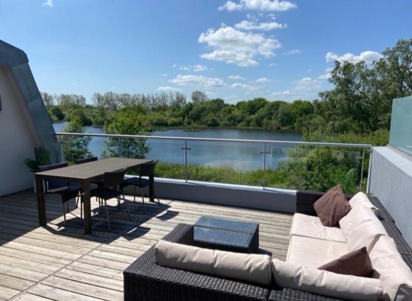 HM111 Penthouse Apartment with Lake View & free Spa Access- Lower Mill Estate Cotswolds view 2