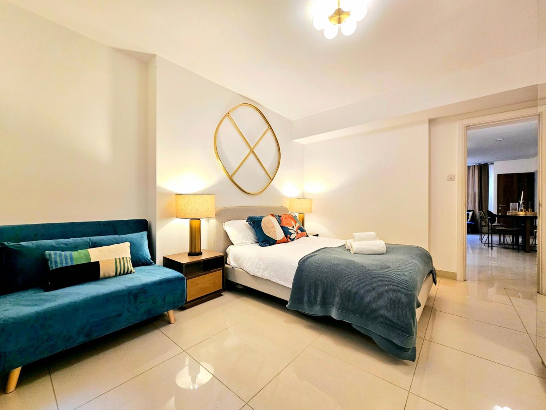 Modern Hyde Park Home with Private Entrance & Private Back Patio near Bayswater & Paddington Stations
