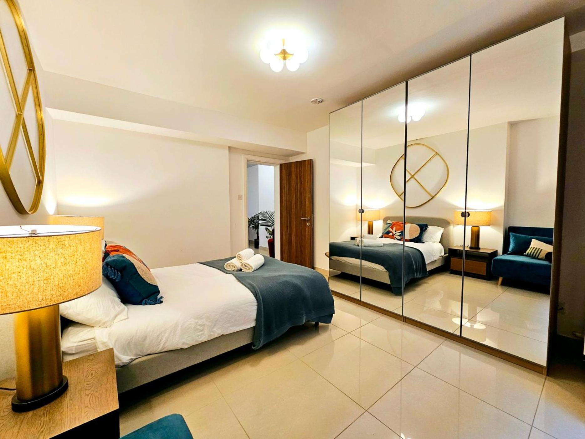 Modern Hyde Park Home with Private Entrance & Private Back Patio near Bayswater & Paddington Stations