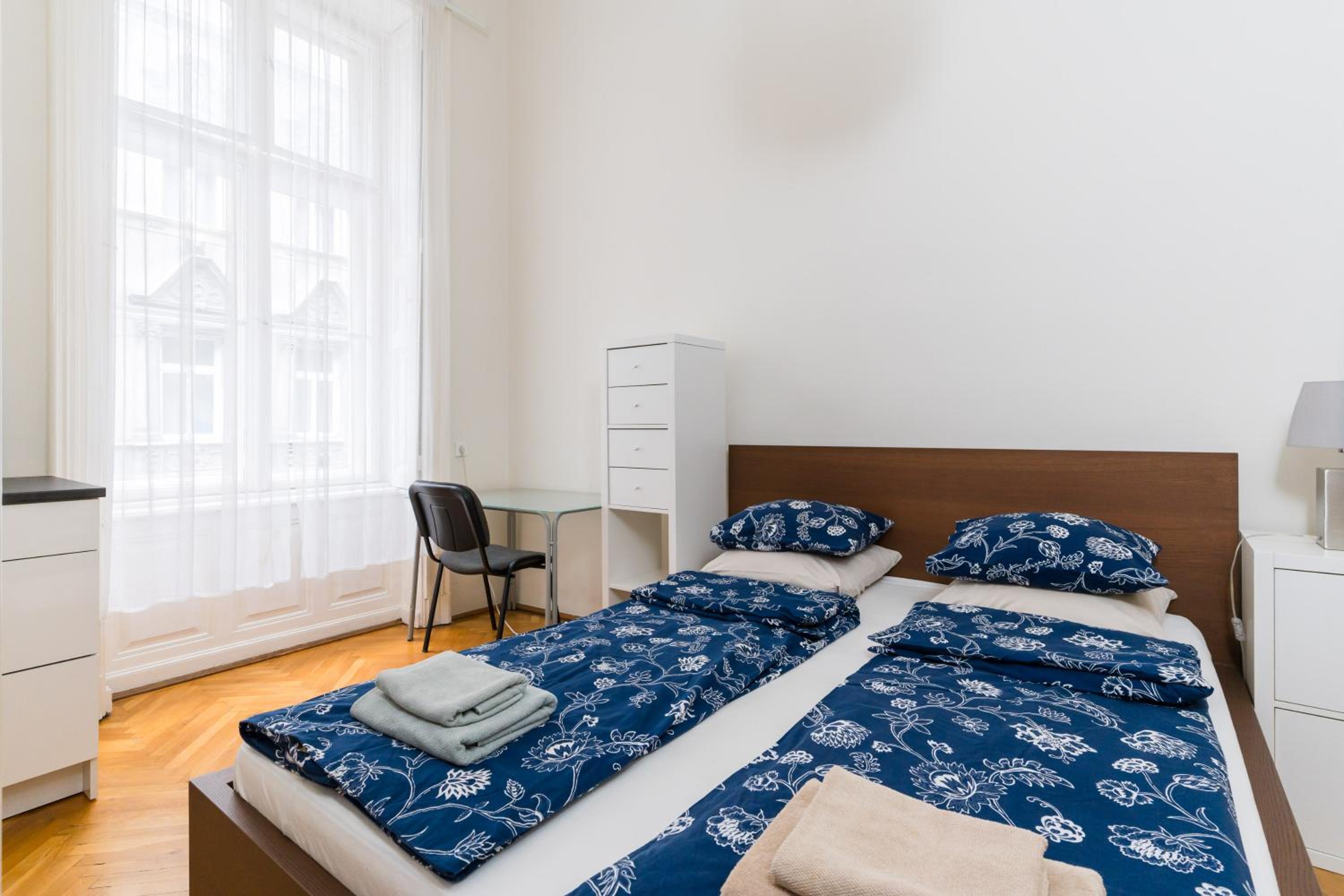 Broadway apartment downtown -2 Bedrooms-2 Livingrooms view 4