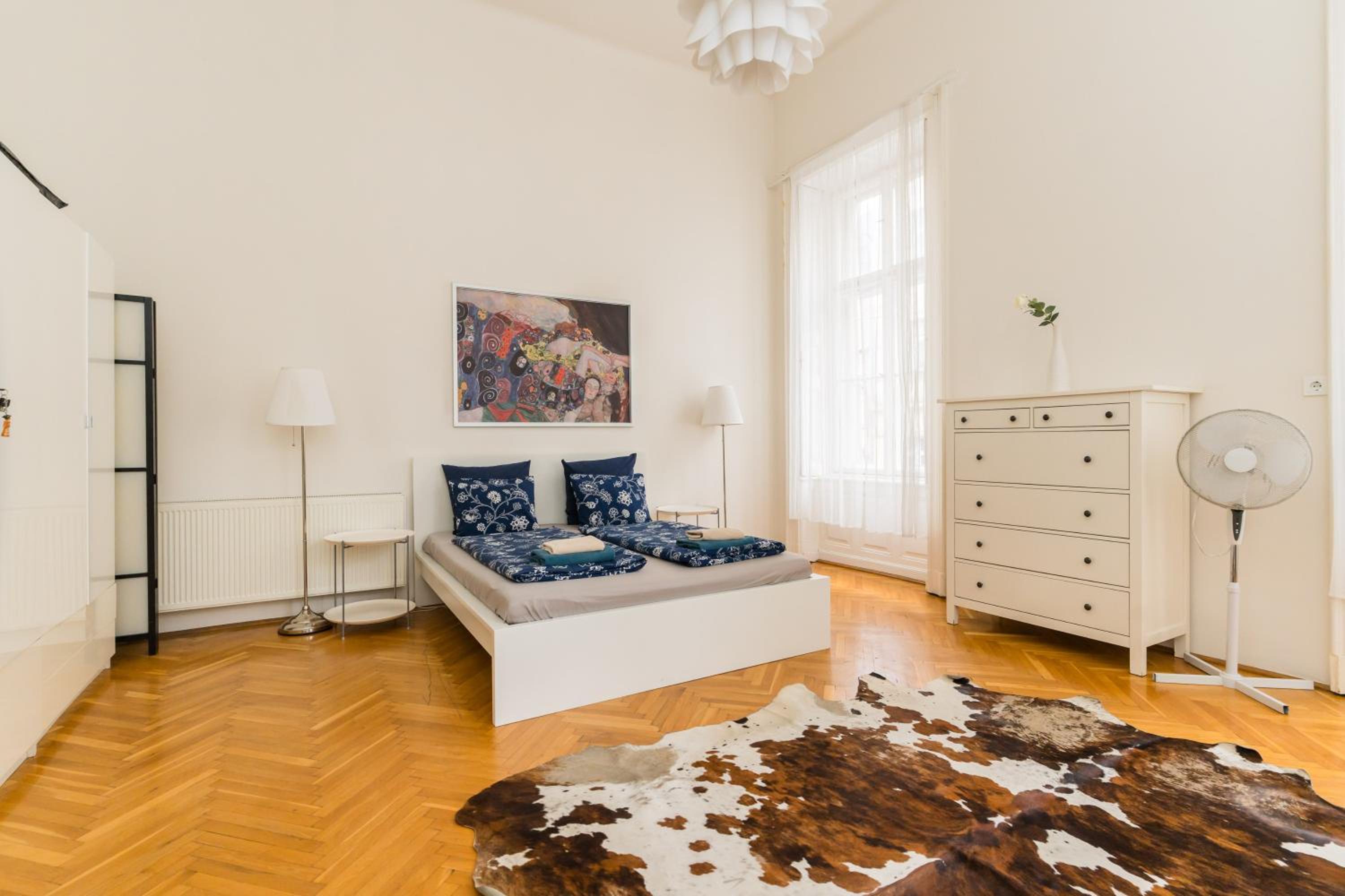 Broadway apartment downtown -2 Bedrooms-2 Livingrooms view 2