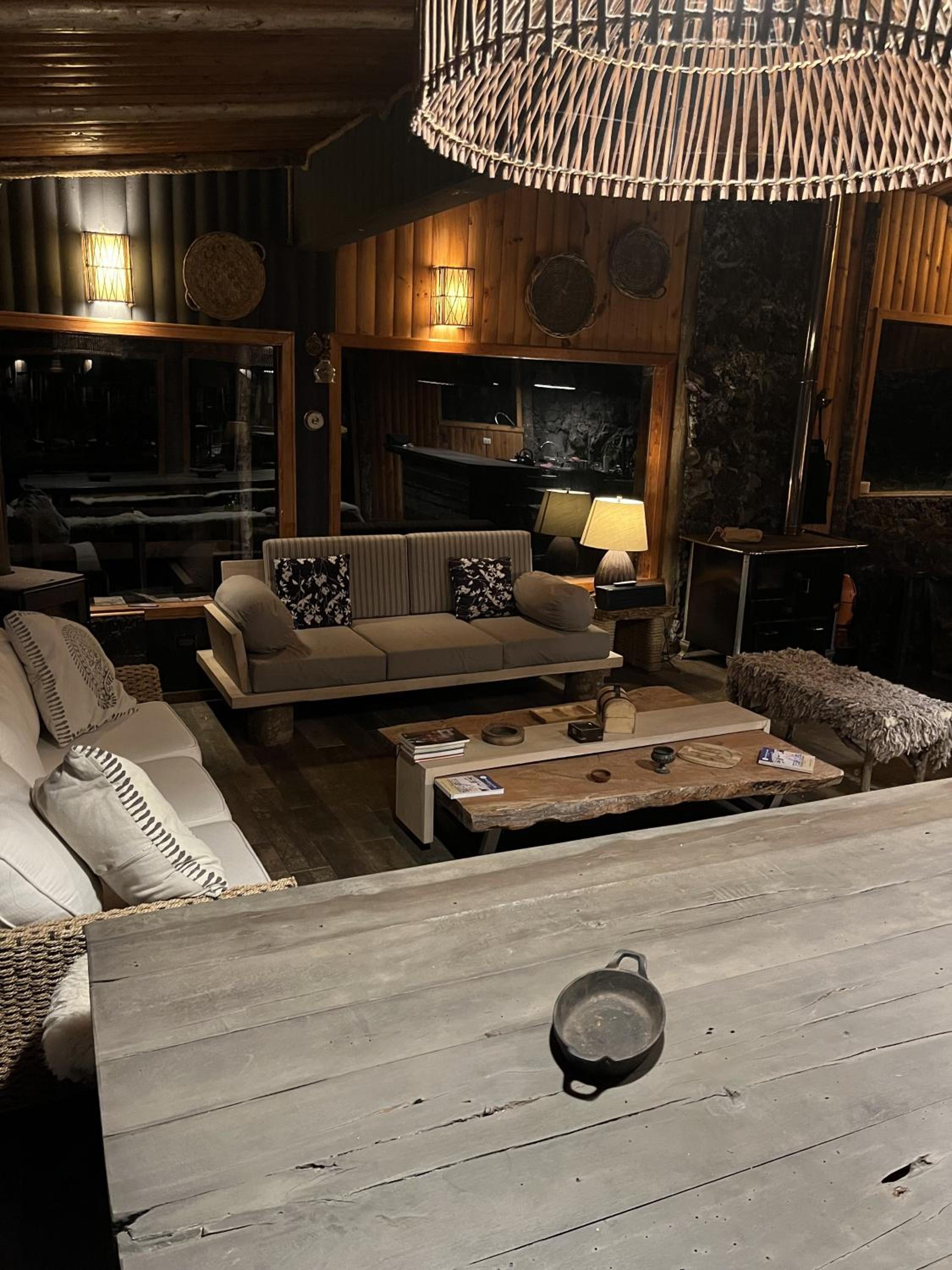2 Cabañas y Quincho con Orilla a Lago Privado, Ensenada Camino Cascadas