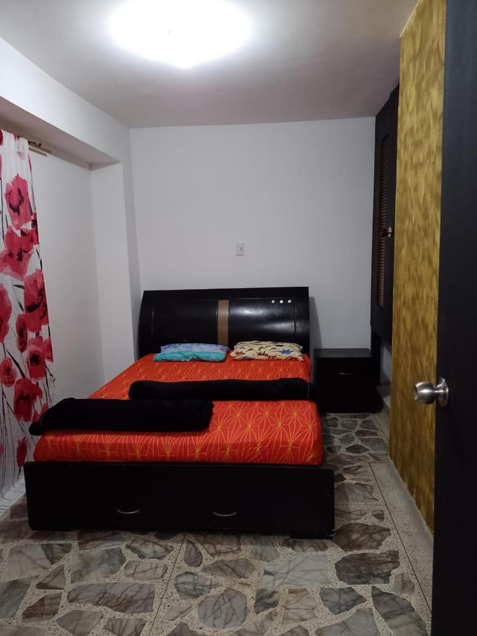 Casa de alojamiento Las Guacamayas Medellín
