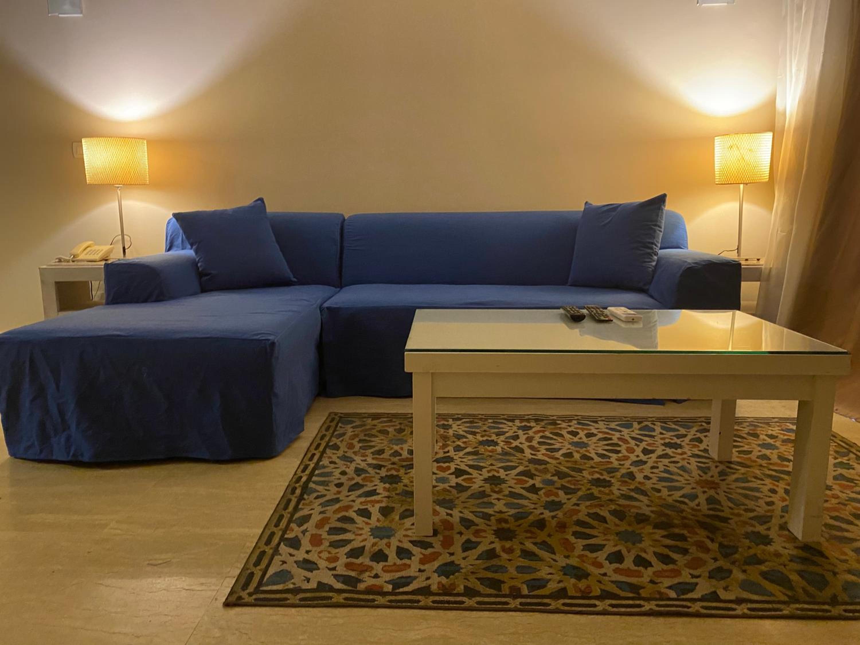 Azzurra Sahl hasheesh