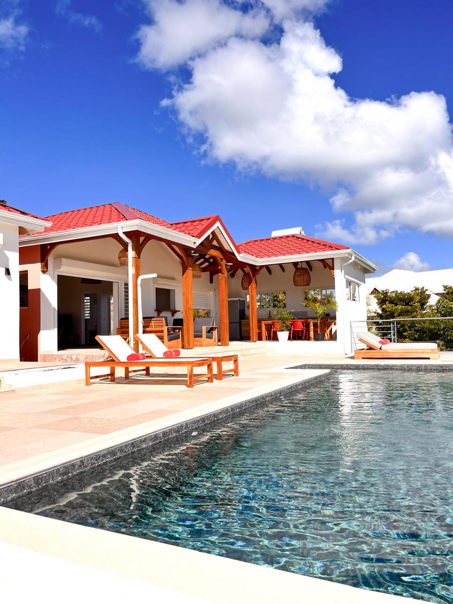 Résidence Les Raisins Clairs - Villas standing 4 étoiles , vue sur mer panoramique & piscine à débordement view 3