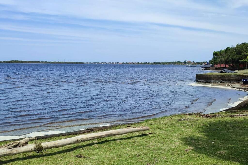 Deslumbrante Casa Frente Lagoa