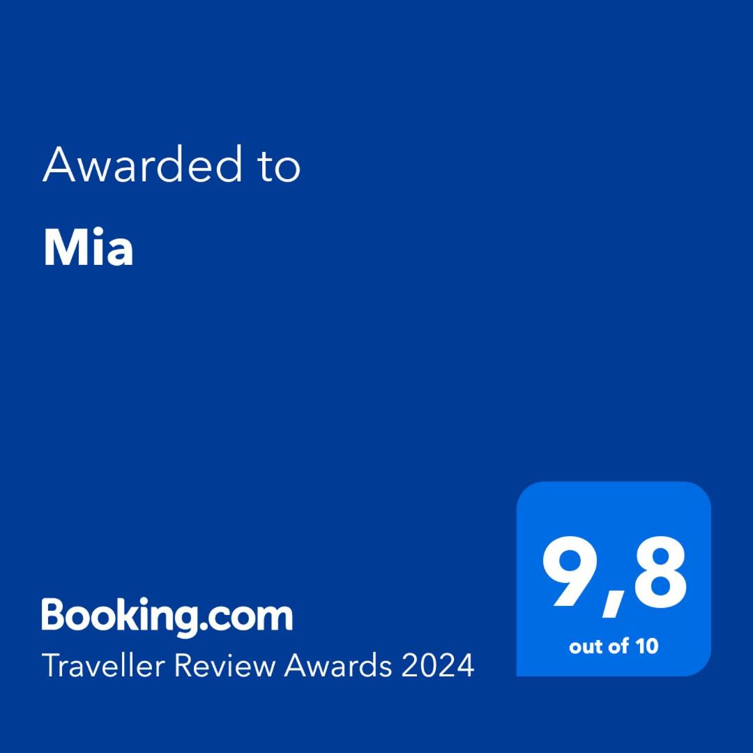 Mia