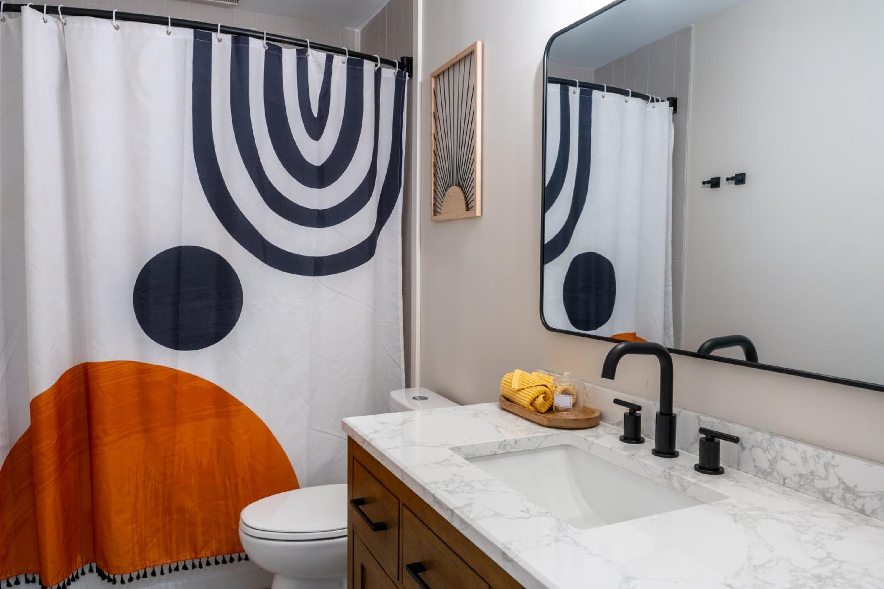 2 BR w/ King Bed Near Duke Campus & Hospital