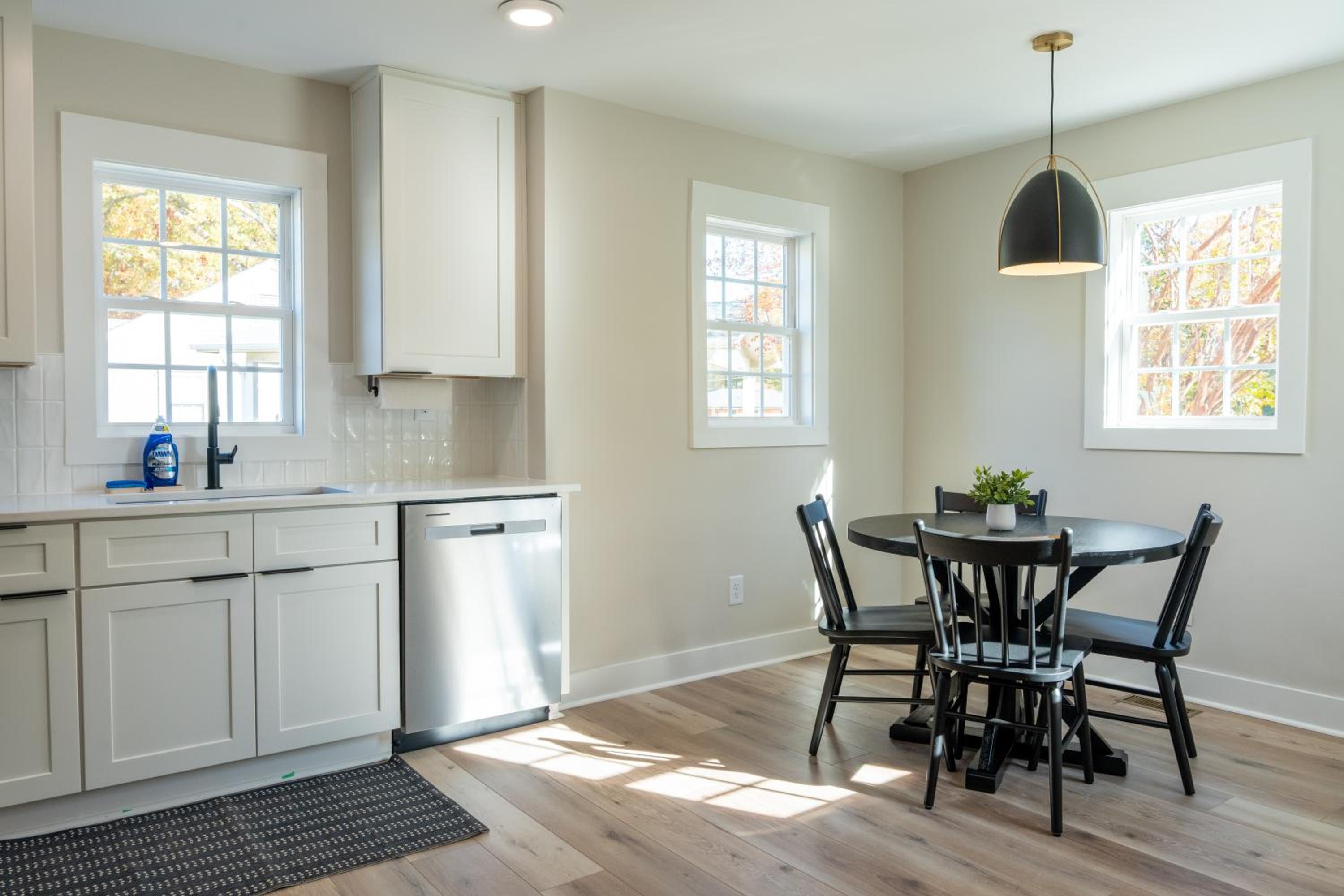 2 BR w/ King Bed Near Duke Campus & Hospital